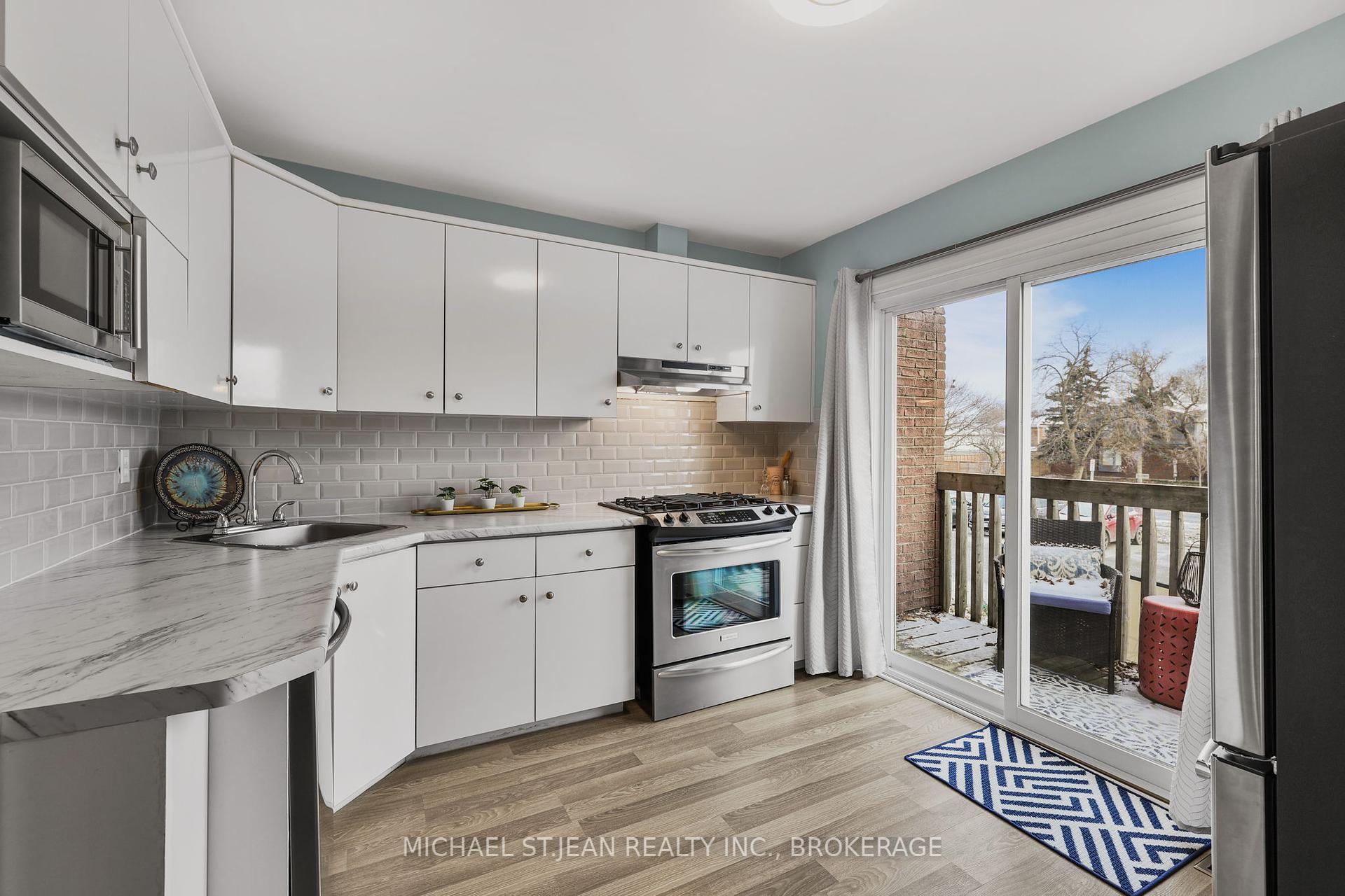 3 Bedrooms Condo at 1115 Paramount,  Hamilton For sale