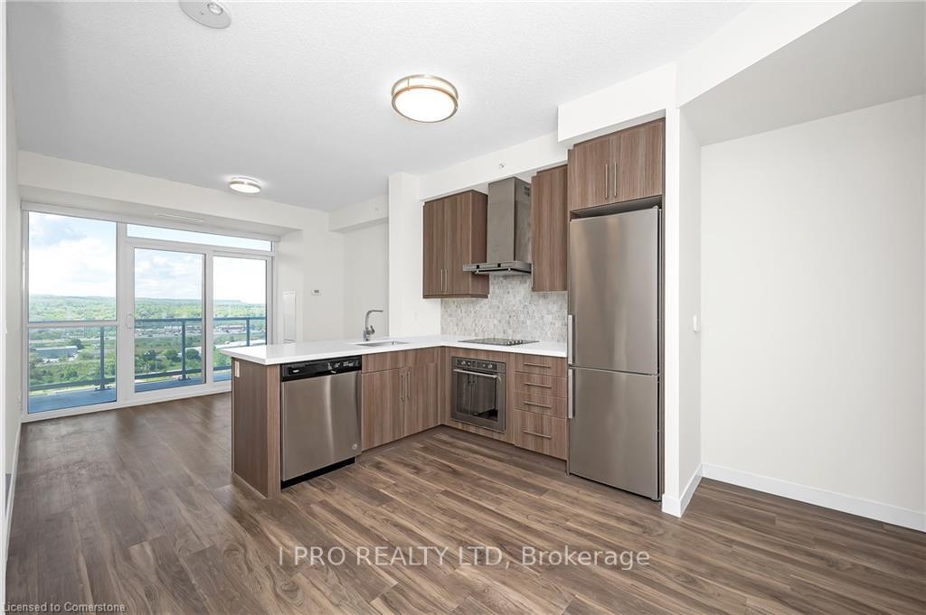 2 Bedrooms Condo at 2087 Fairview, Burlington For sale