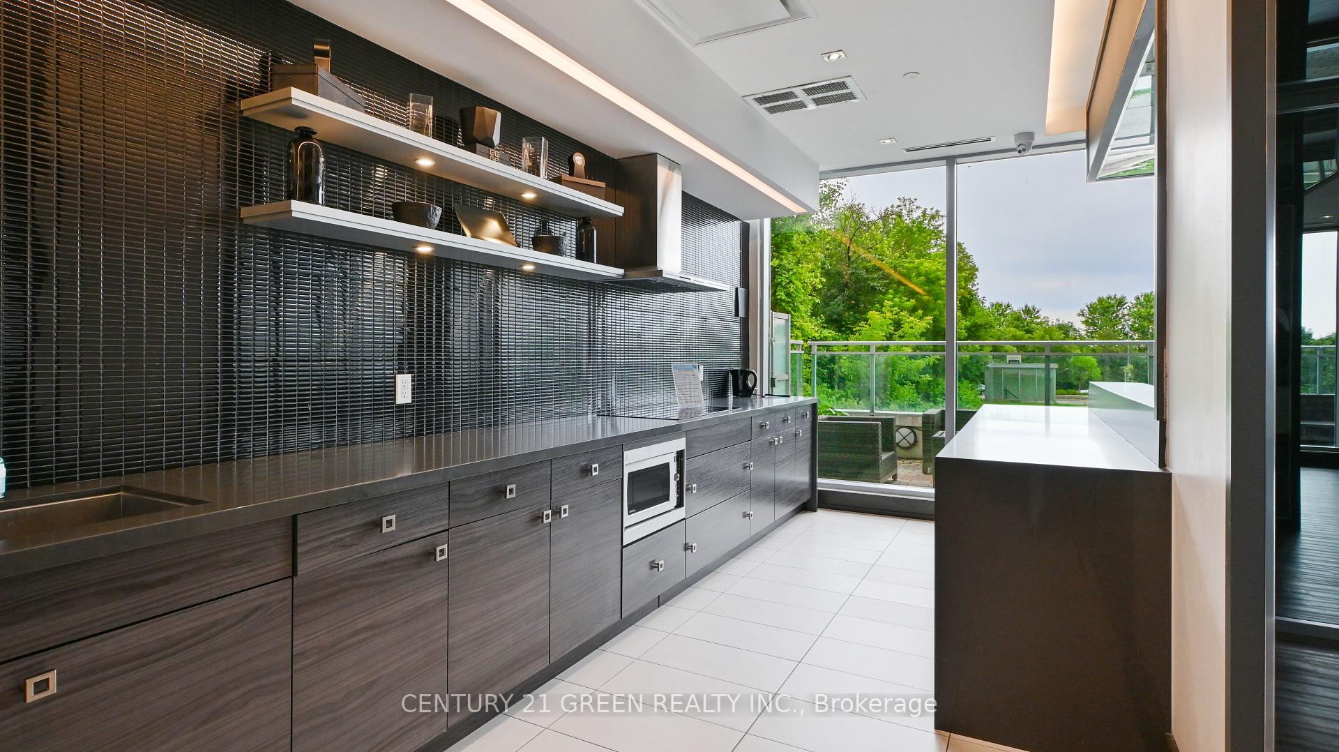 2 Bedrooms Condo at 33 Shore Breeze, Toronto For sale