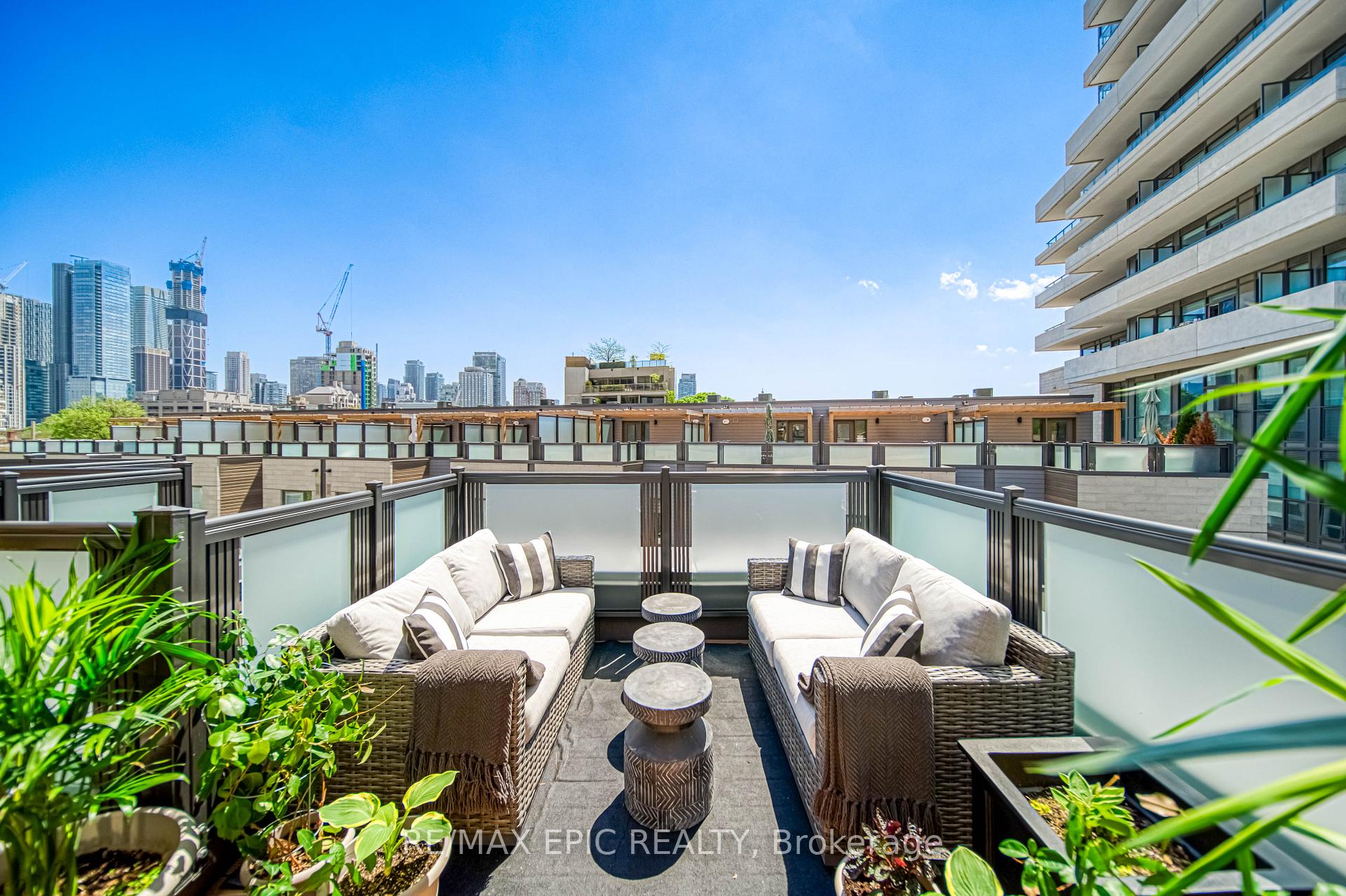 3 Bedrooms Condo at 165 Pears, Toronto For sale