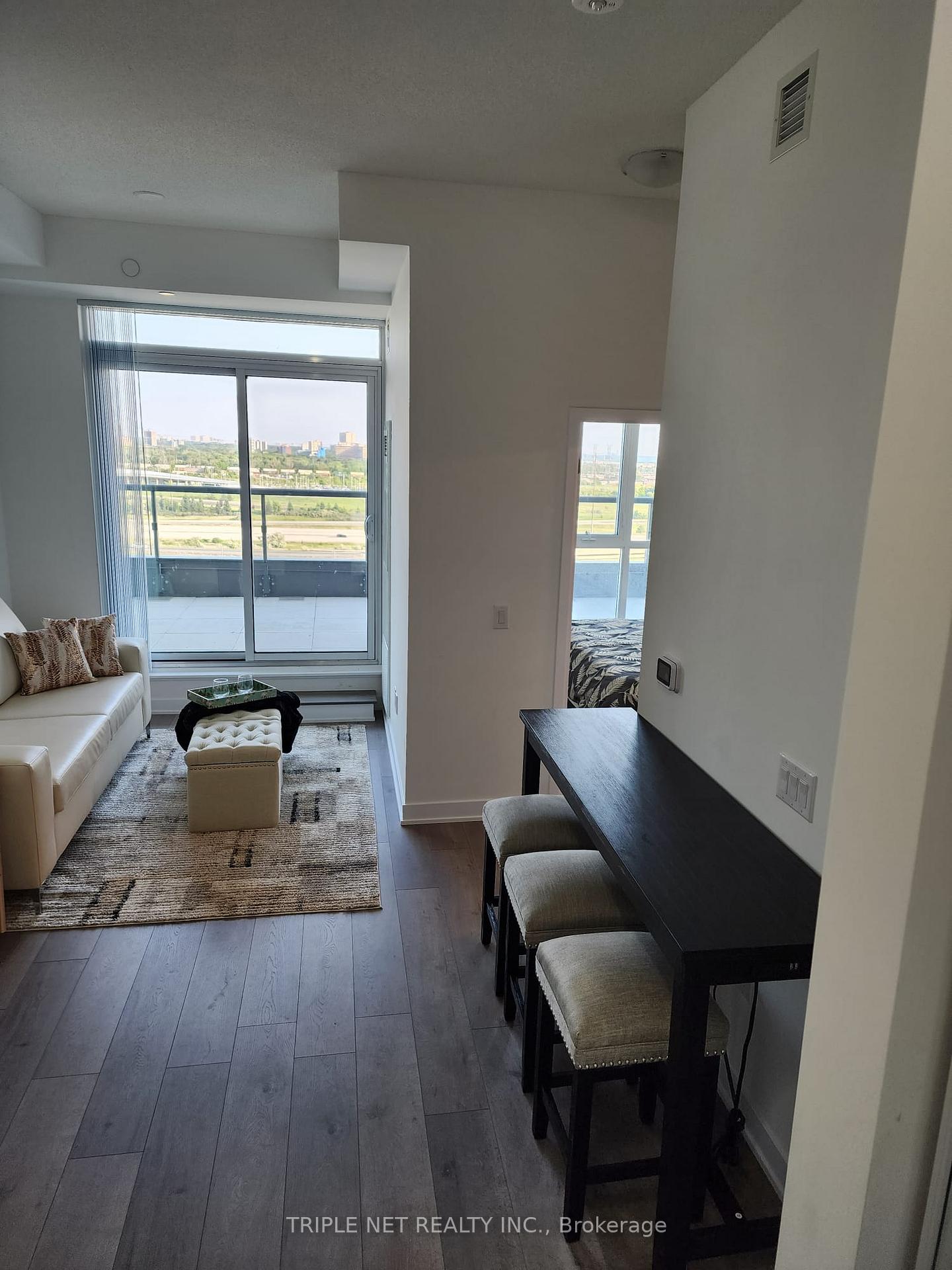 2 Bedrooms Condo at 10 honeycrisp, Vaughan For sale