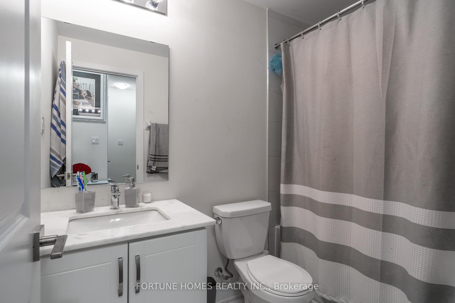 3 Bedrooms Condo at 39 John Perkins Bull, Toronto For sale