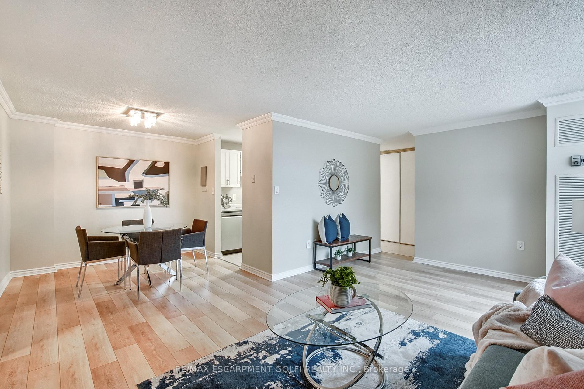 2 Bedrooms Condo at 222 Jackson,  Hamilton For sale