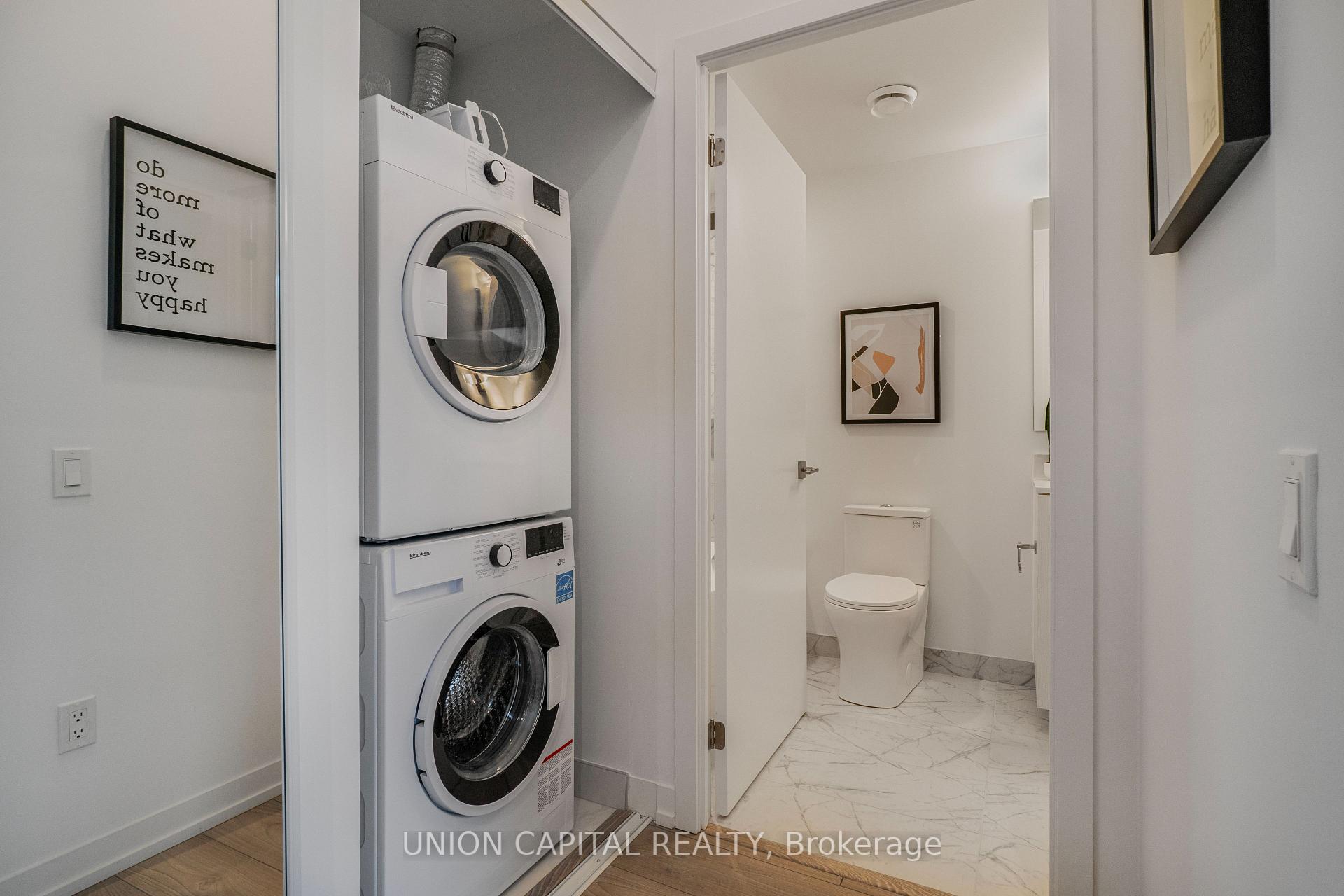1 Bedroom Condo at 82 Dalhousie,  Toronto For sale