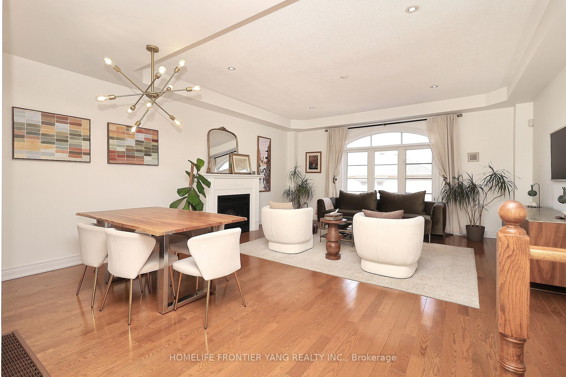 3 Bedrooms Condo at 581 Scarlett, Toronto For sale