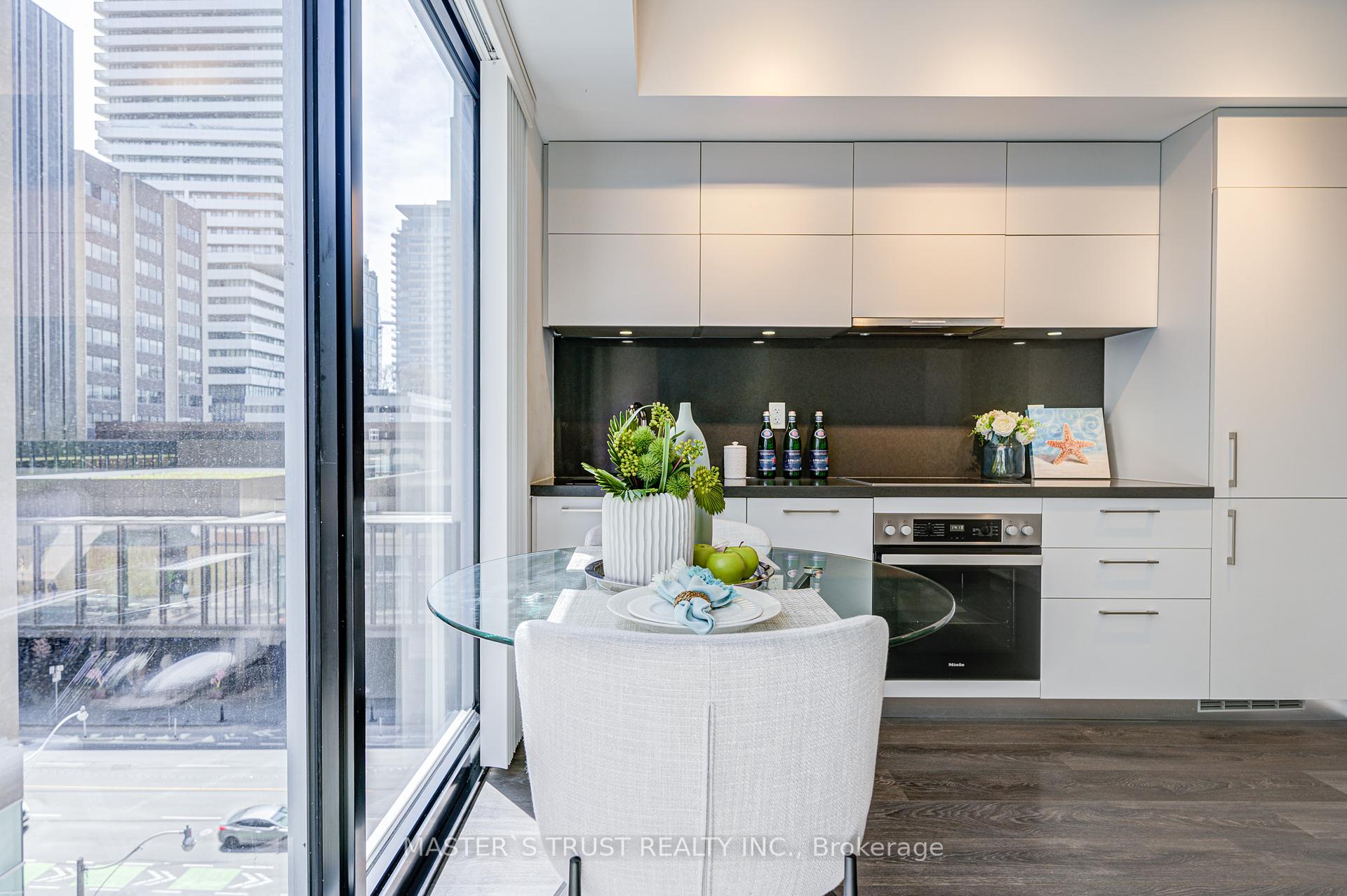 1 Bedroom Condo at 188 Cumberland, Toronto For sale