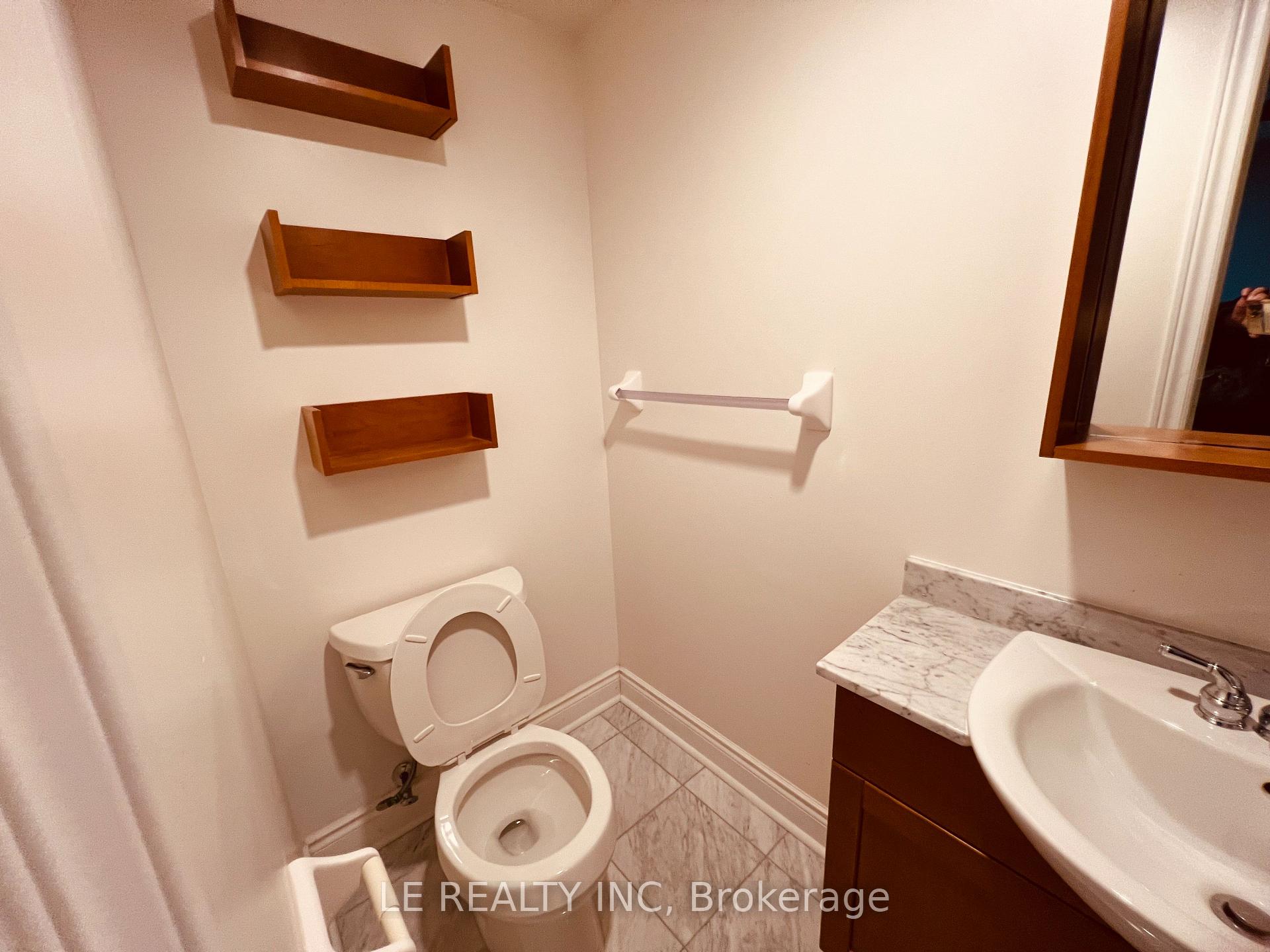 2 Bedrooms Condo at 70 Byng, Toronto For sale
