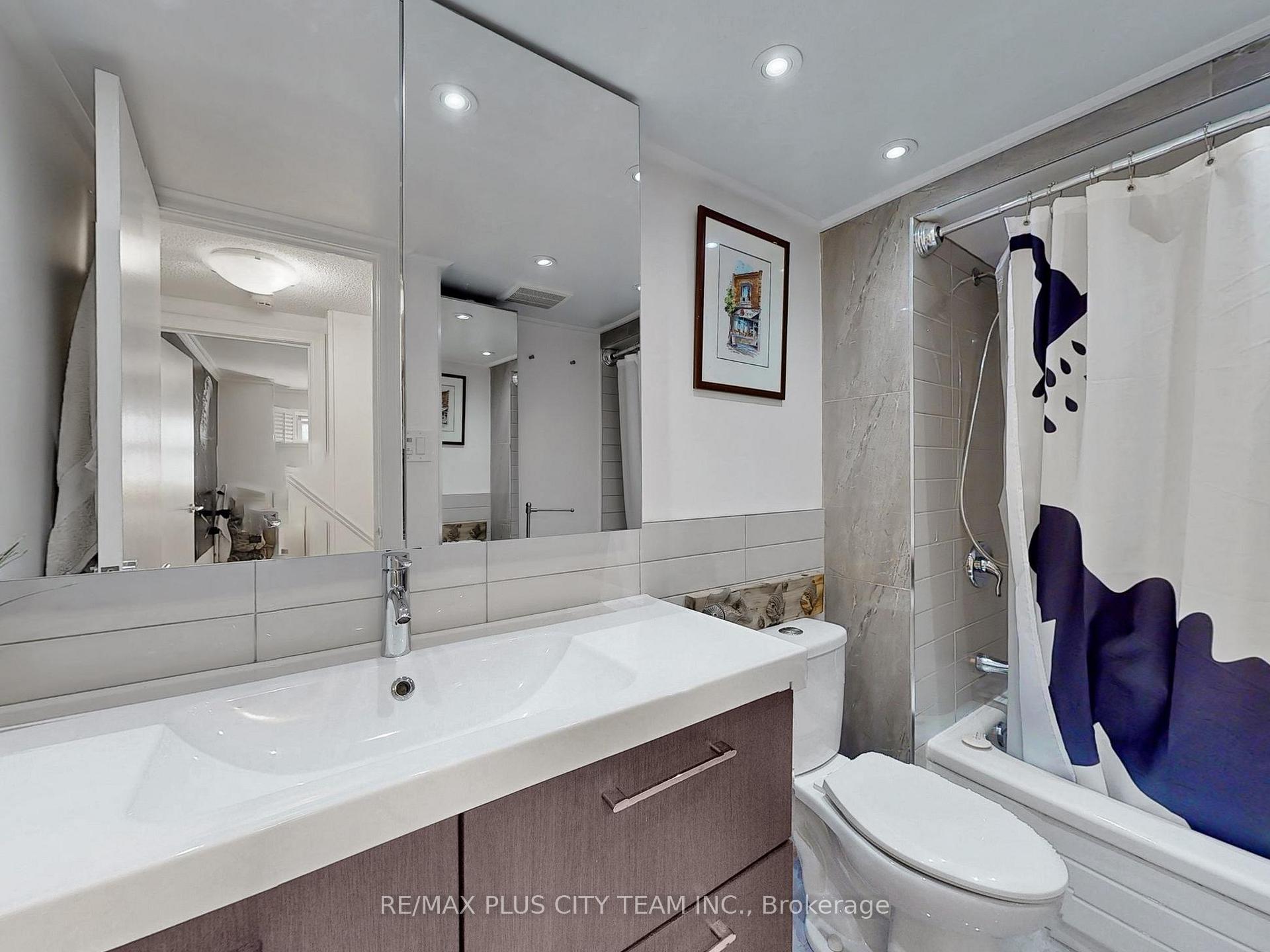 4 Bedrooms Condo at 60 Homewood, Toronto For sale