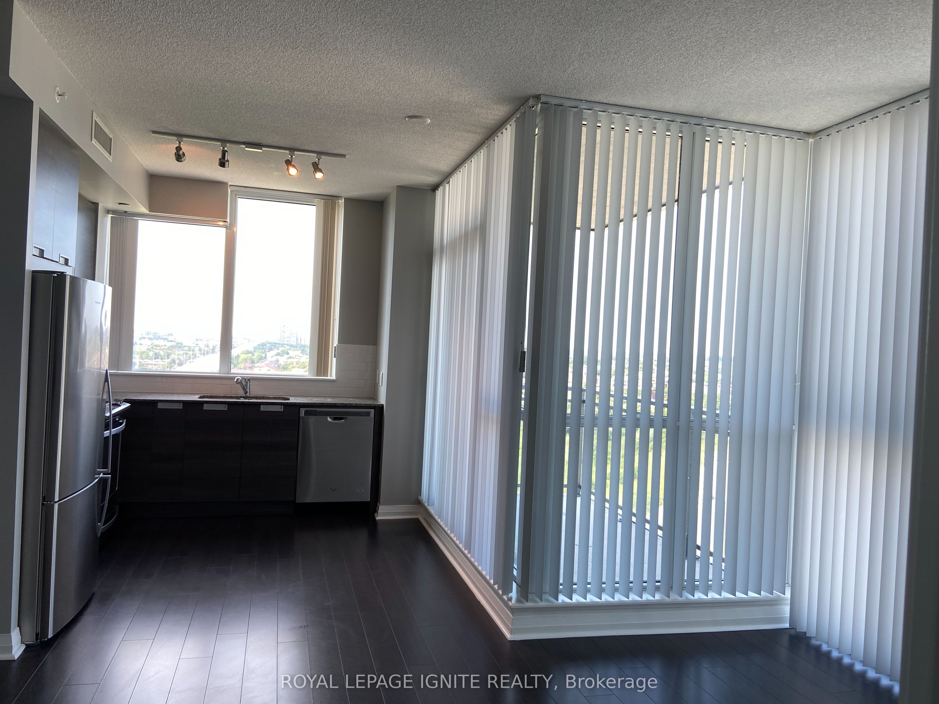 75 Eglinton Avenue W, #1107