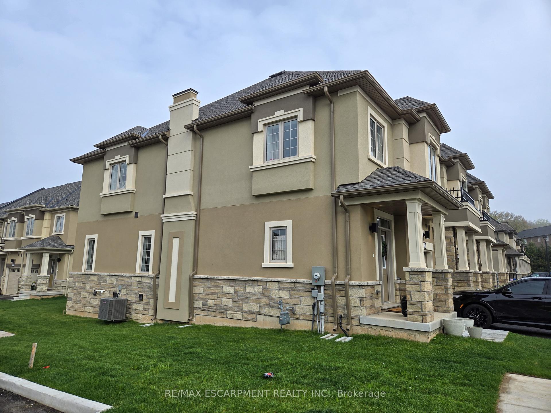 3 Bedrooms Condo at 305 Garner, Hamilton For sale