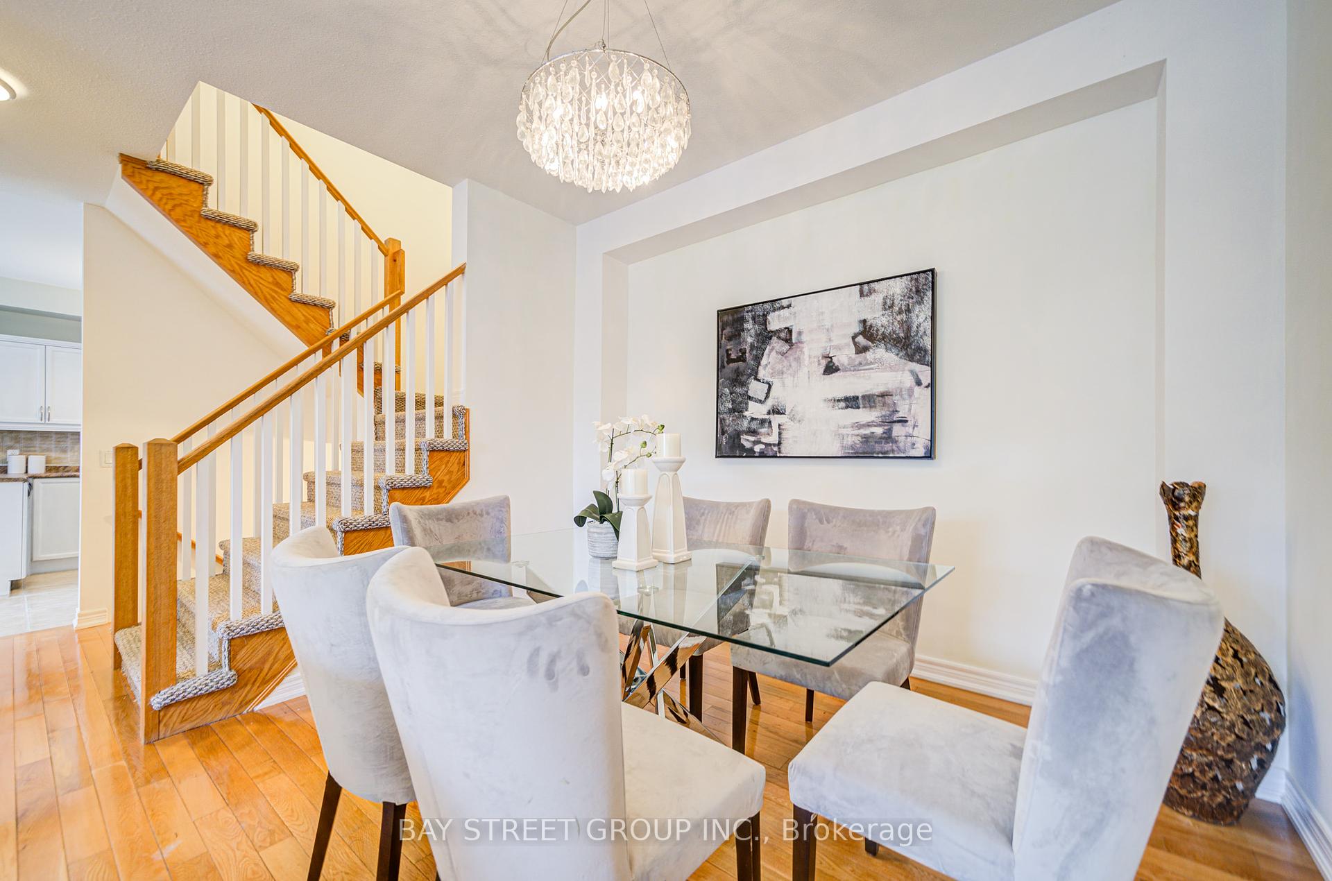 2 Bedrooms Condo at 1085 Harrogate, Hamilton For sale