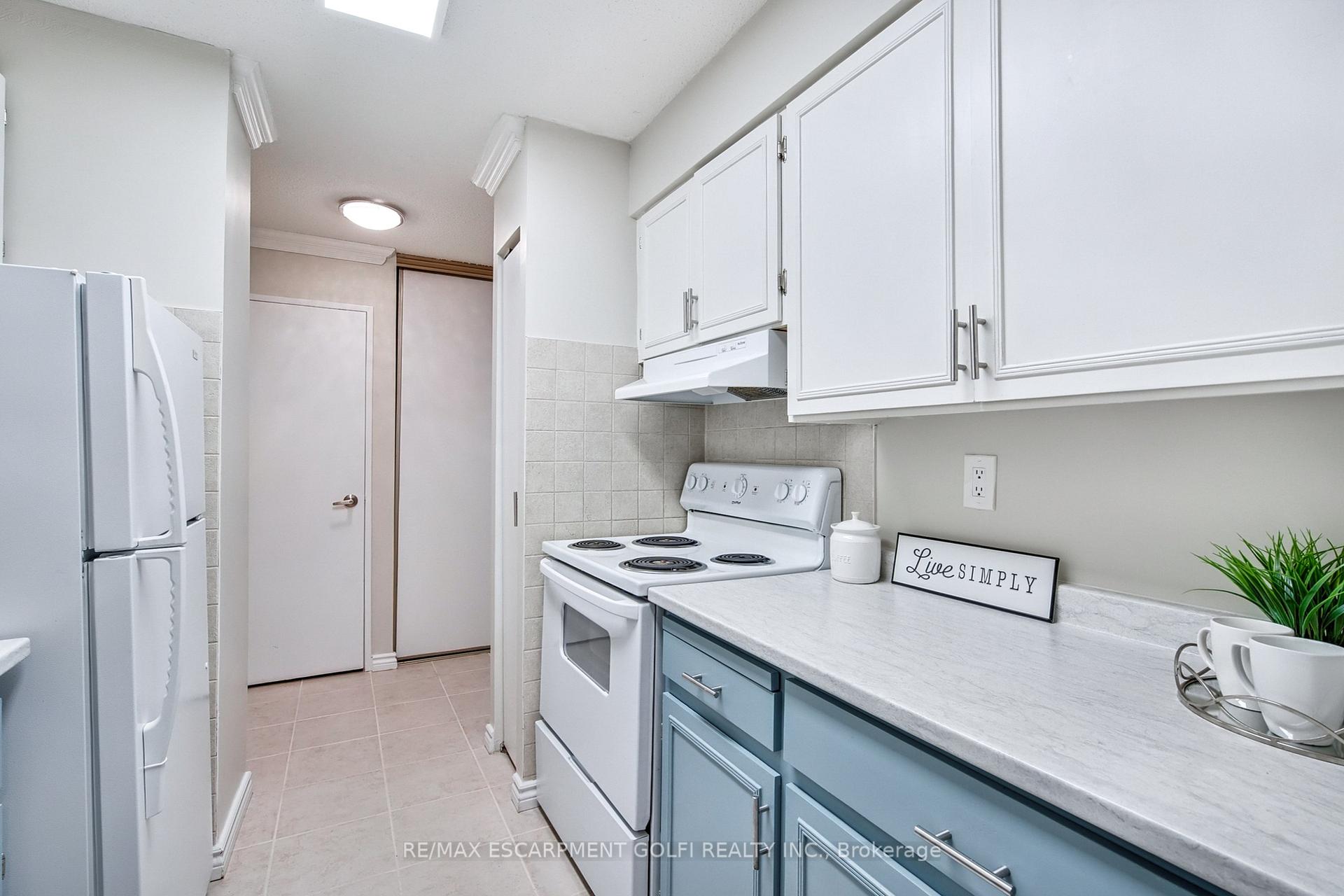 2 Bedrooms Condo at 222 Jackson,  Hamilton For sale