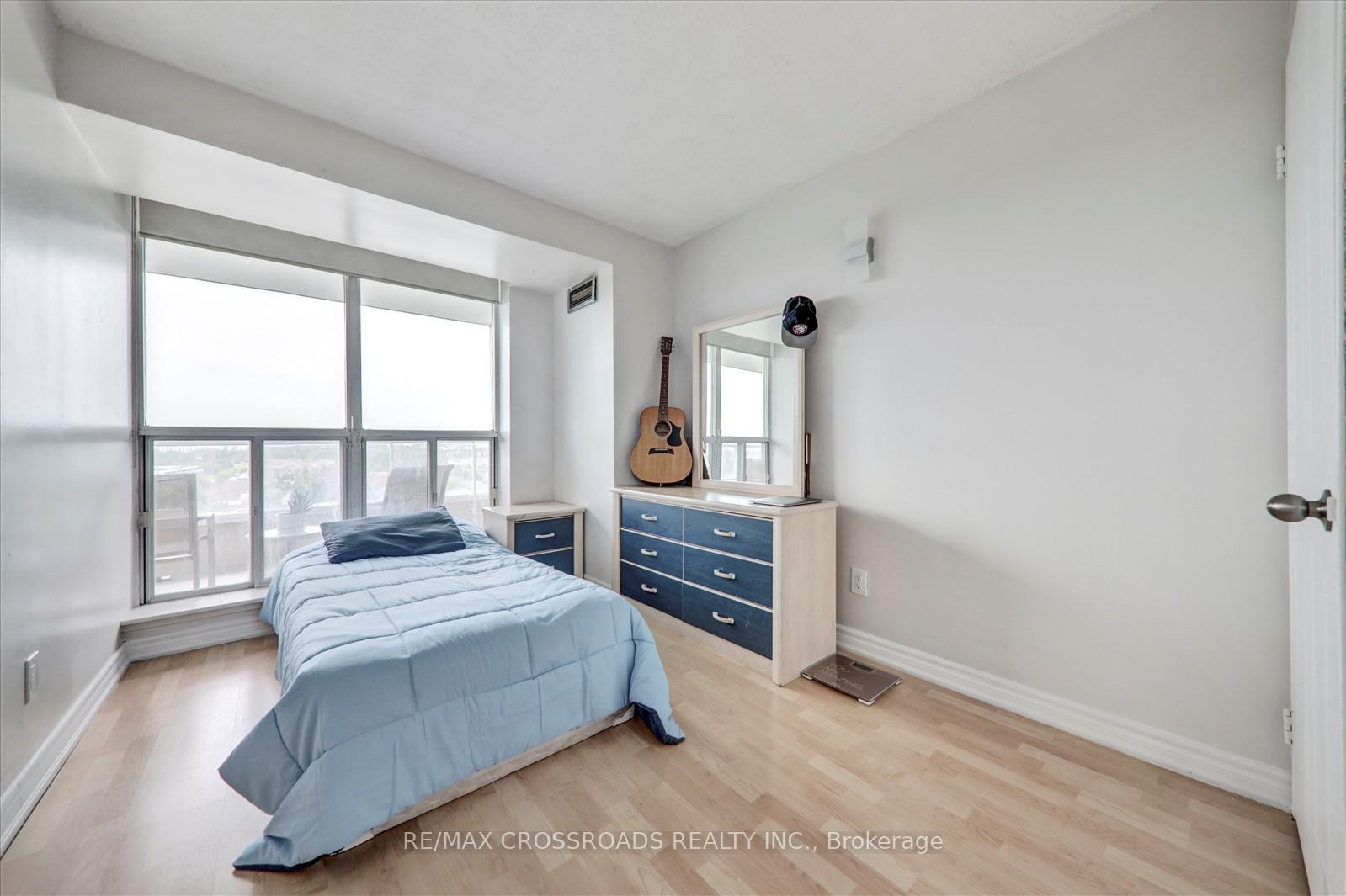 2 Bedrooms Condo at 400 Mclevin, Toronto For sale