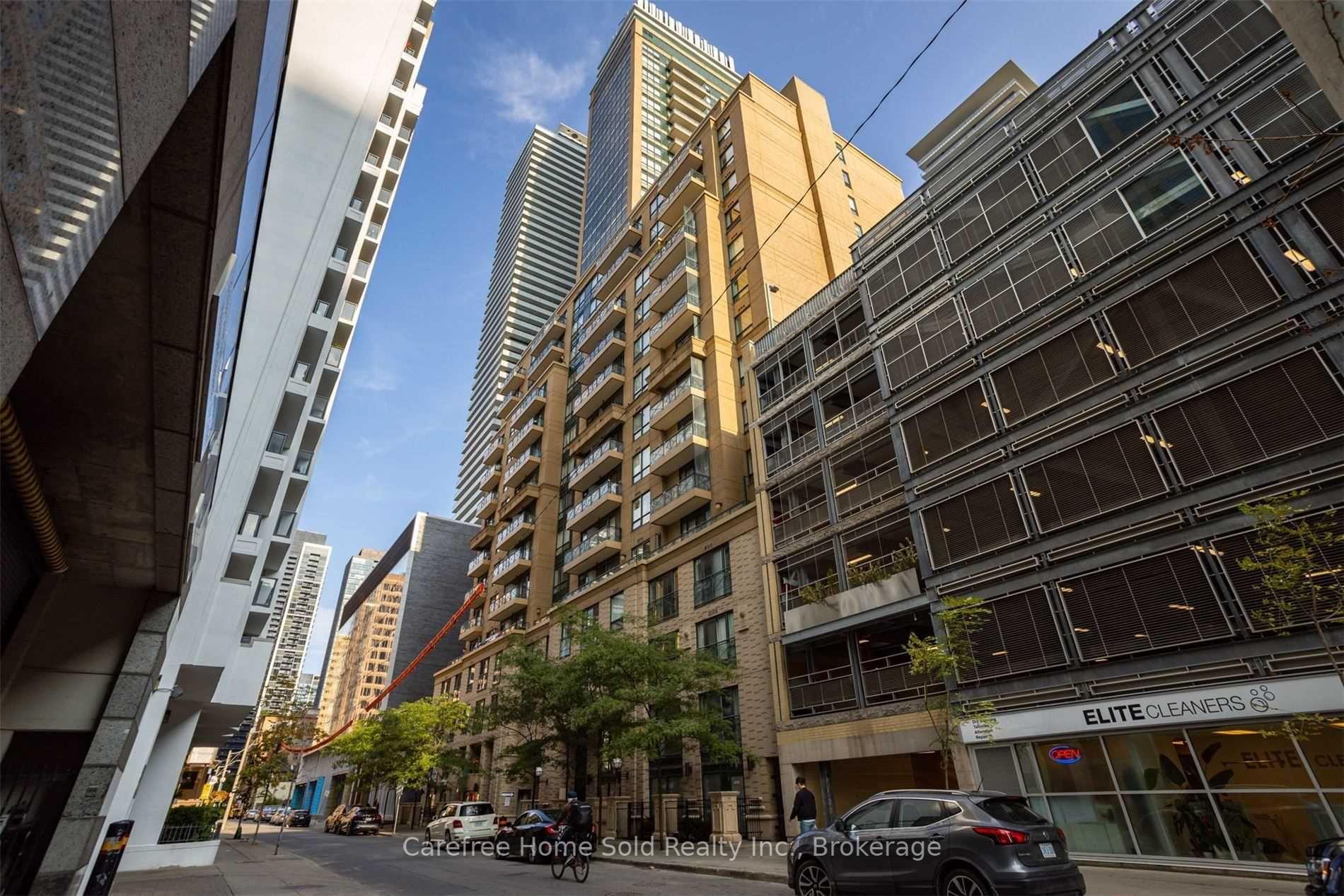 2 Bedrooms Condo at 35 Hayden, Toronto For sale
