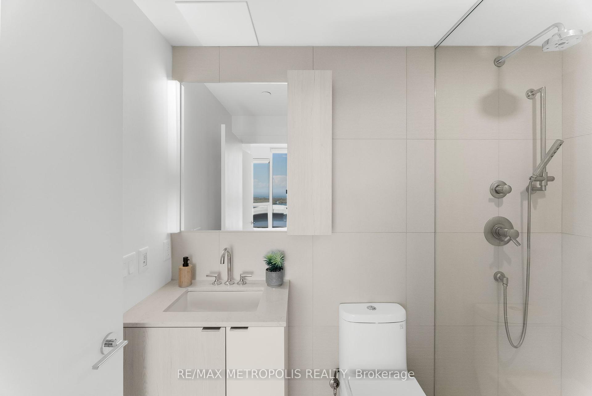 2 Bedrooms Condo at 15 Mercer, Toronto For sale