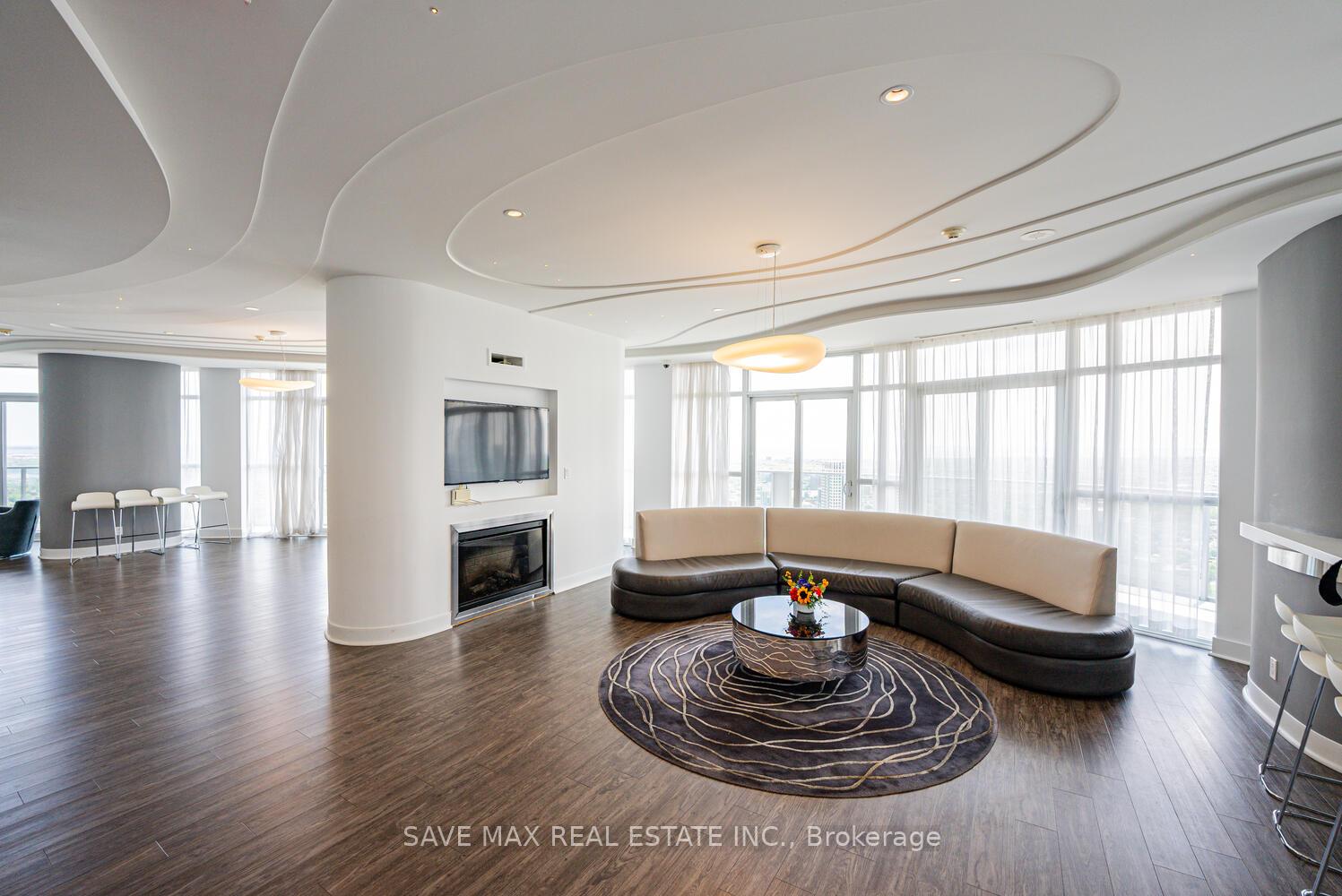 2 Bedrooms Condo at 60 Absolute, Mississauga For sale