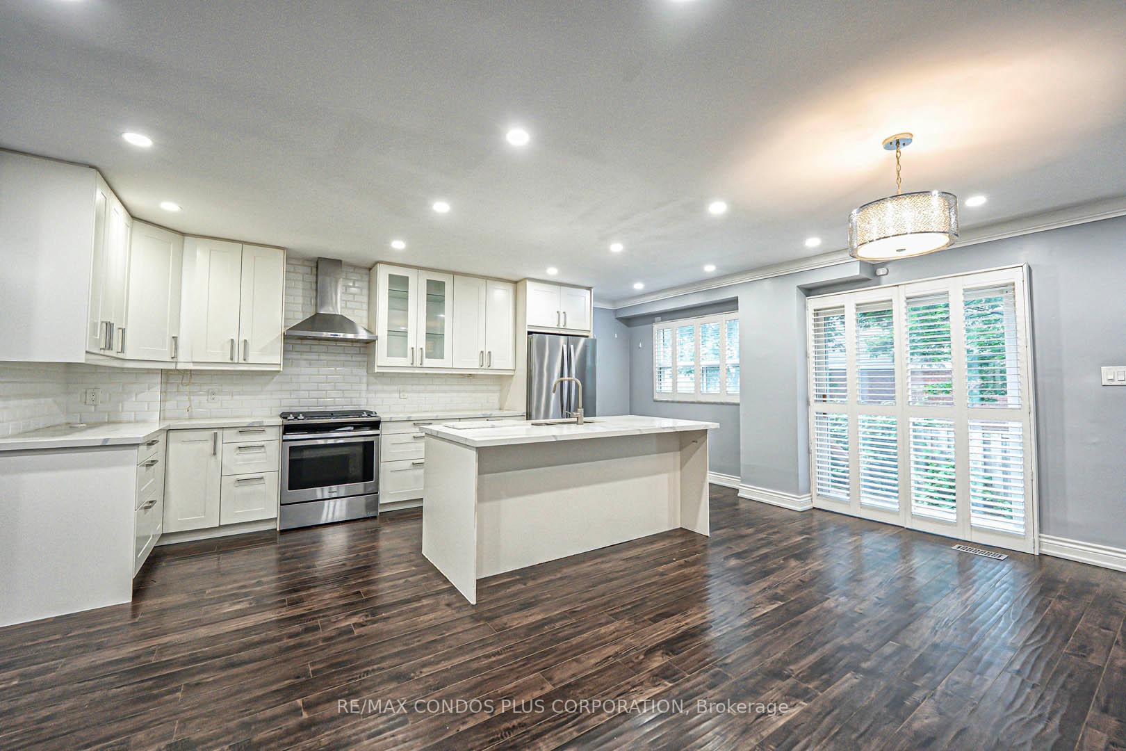 3 Bedrooms Condo at 525 Meadows, Mississauga For sale