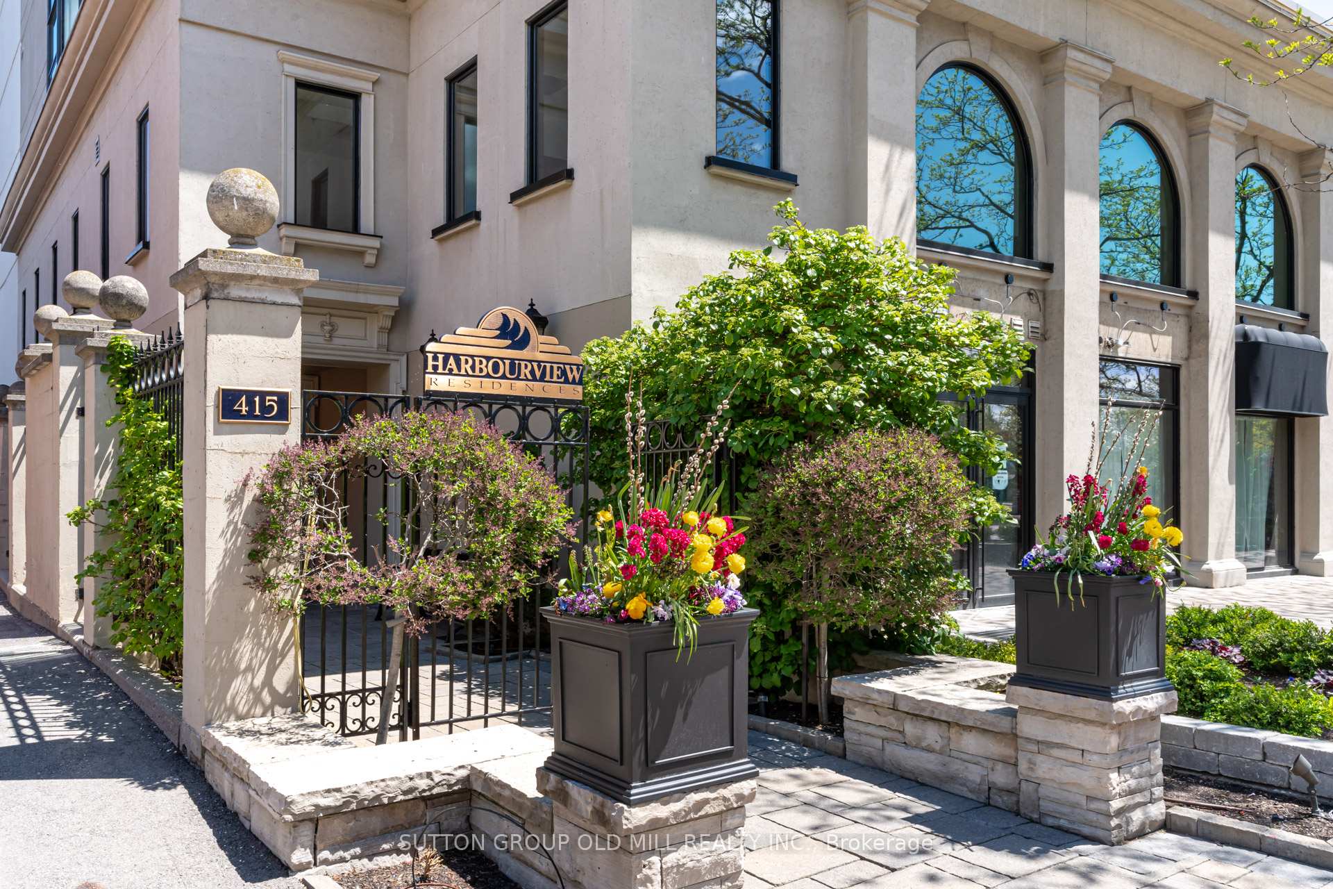 1 Bedroom Condo at 415 Locust, Burlington For sale