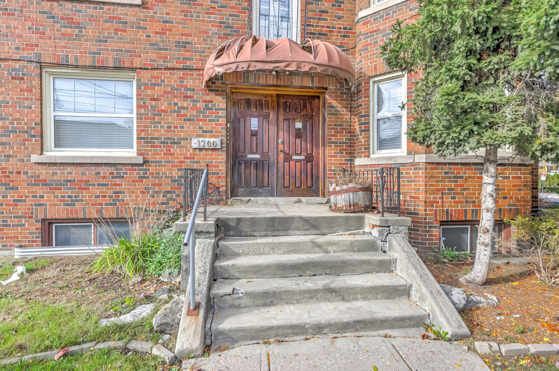 1200 Avenue Road Upper#3