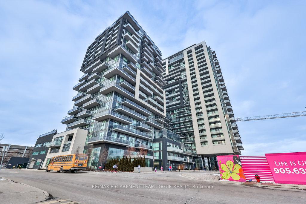 2 Bedrooms Condo at 2081 Fairview,  Burlington For sale
