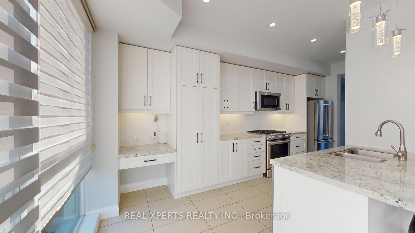 4 Bedrooms Condo at 90 Little Creek,  Mississauga For sale