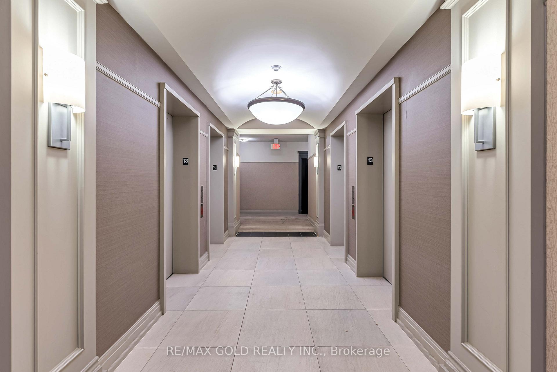 2 Bedrooms Condo at 388 Prince Of Wales, Mississauga For sale