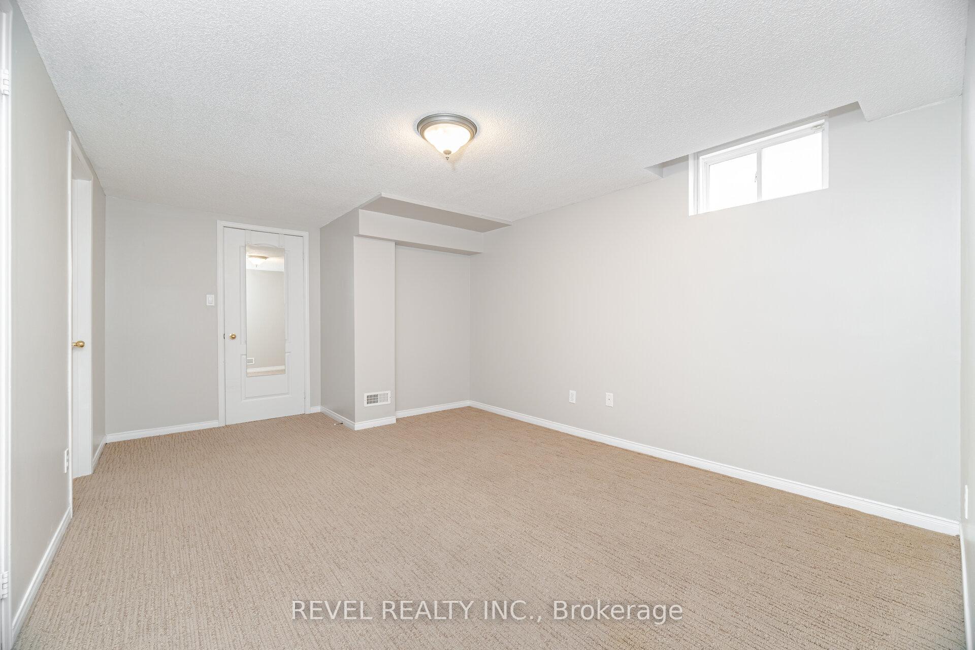 2 Bedrooms Condo at 1489 Heritage, Oakville For sale