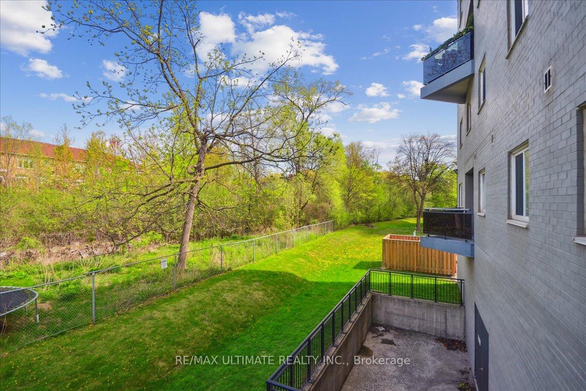 3 Bedrooms Condo at 2001 Bonnymede, Mississauga For sale
