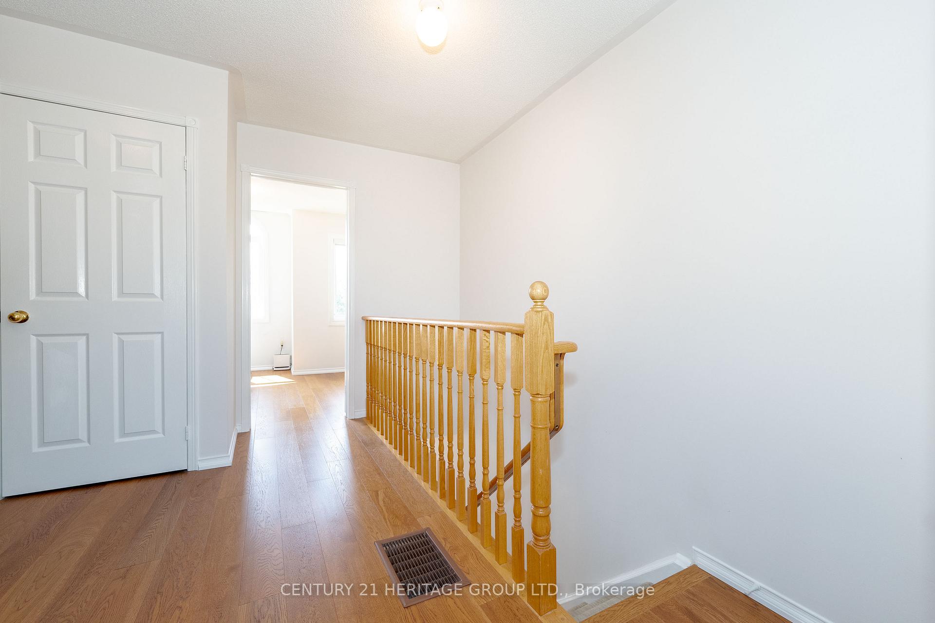 3 Bedrooms Condo at 124 Rory,  Toronto For sale