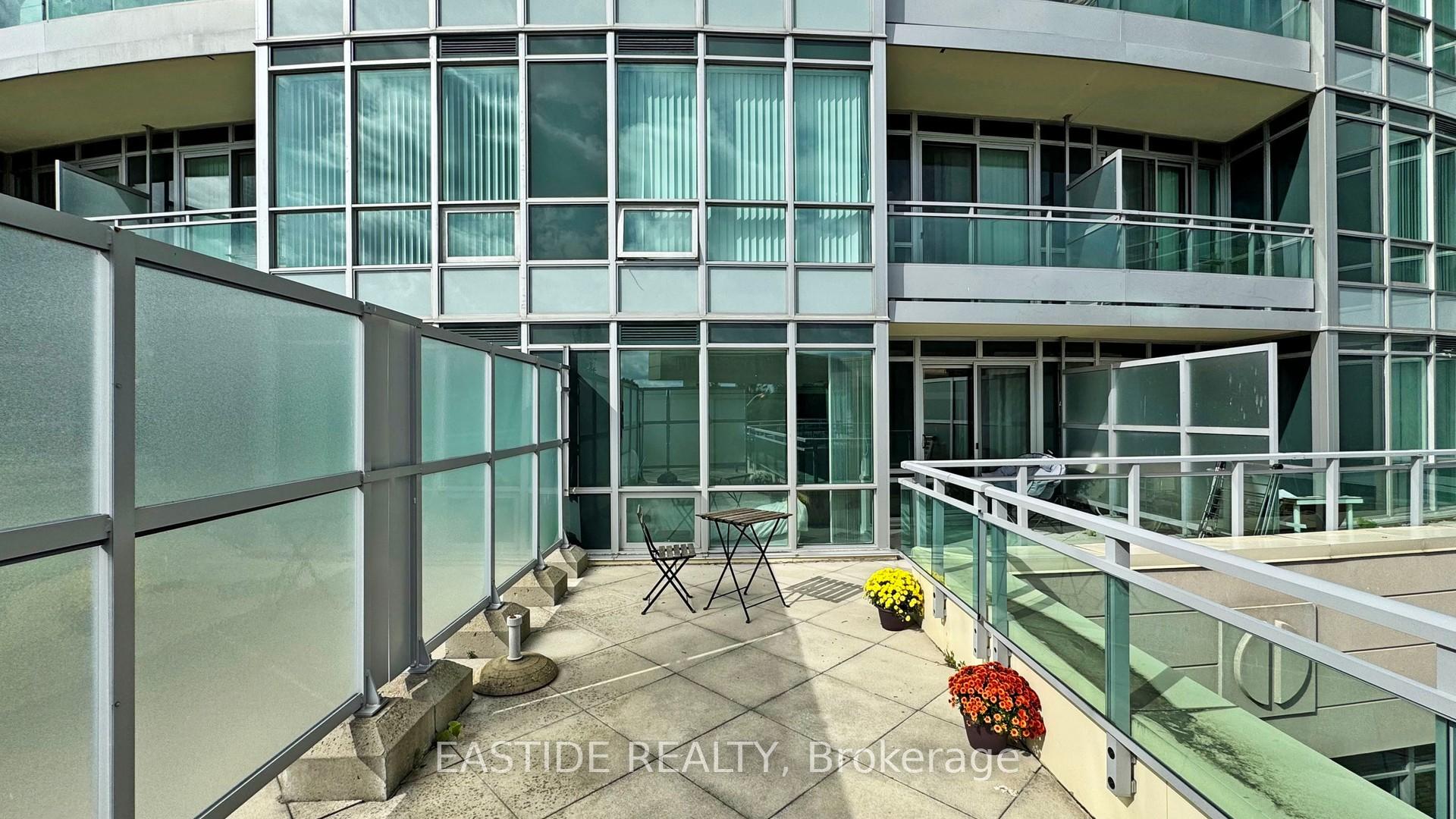 2 Bedrooms Condo at 18 Holmes, Toronto For sale