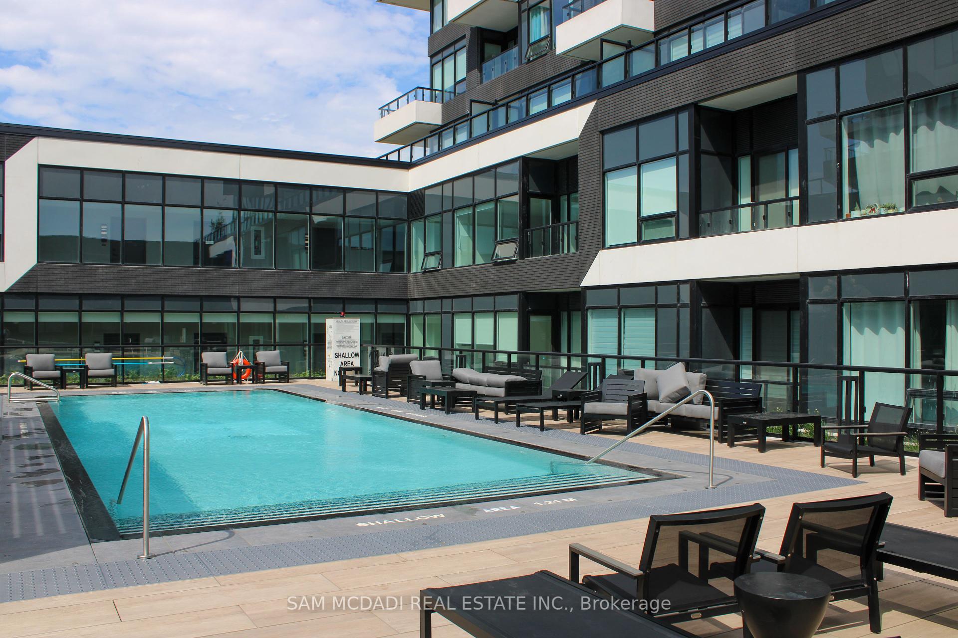2 Bedrooms Condo at 2489 Taunton, Oakville For sale