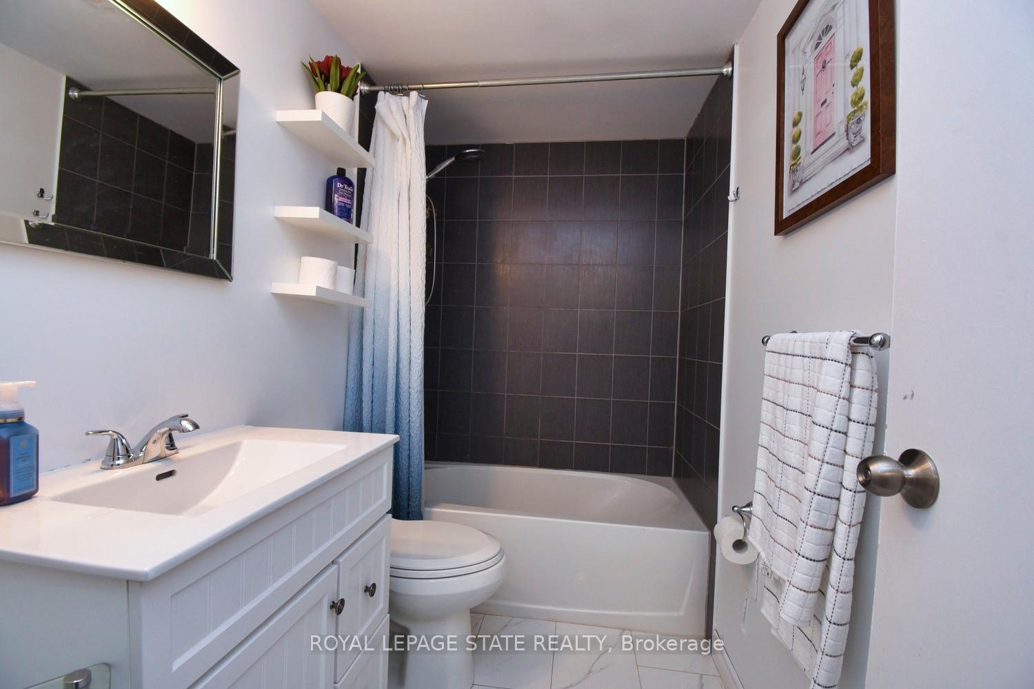 3 Bedrooms Condo at 1255 Upper Gage,  Hamilton For sale