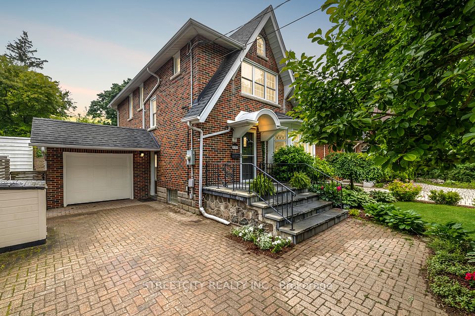 931 Waterloo