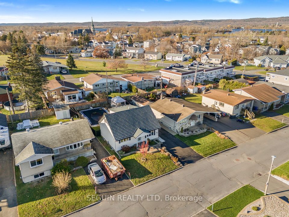 460 Theriault Street, Hawkesbury, ON K6A 1Z3