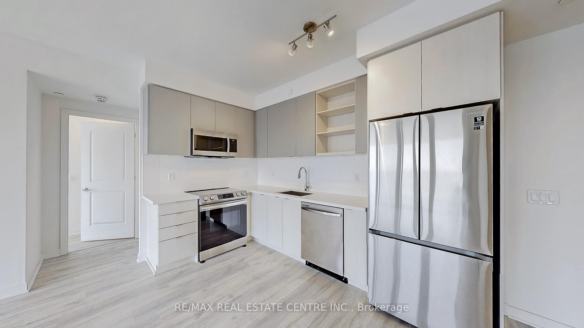 3 Bedrooms Condo at 4655 Metcalfe,  Mississauga For sale