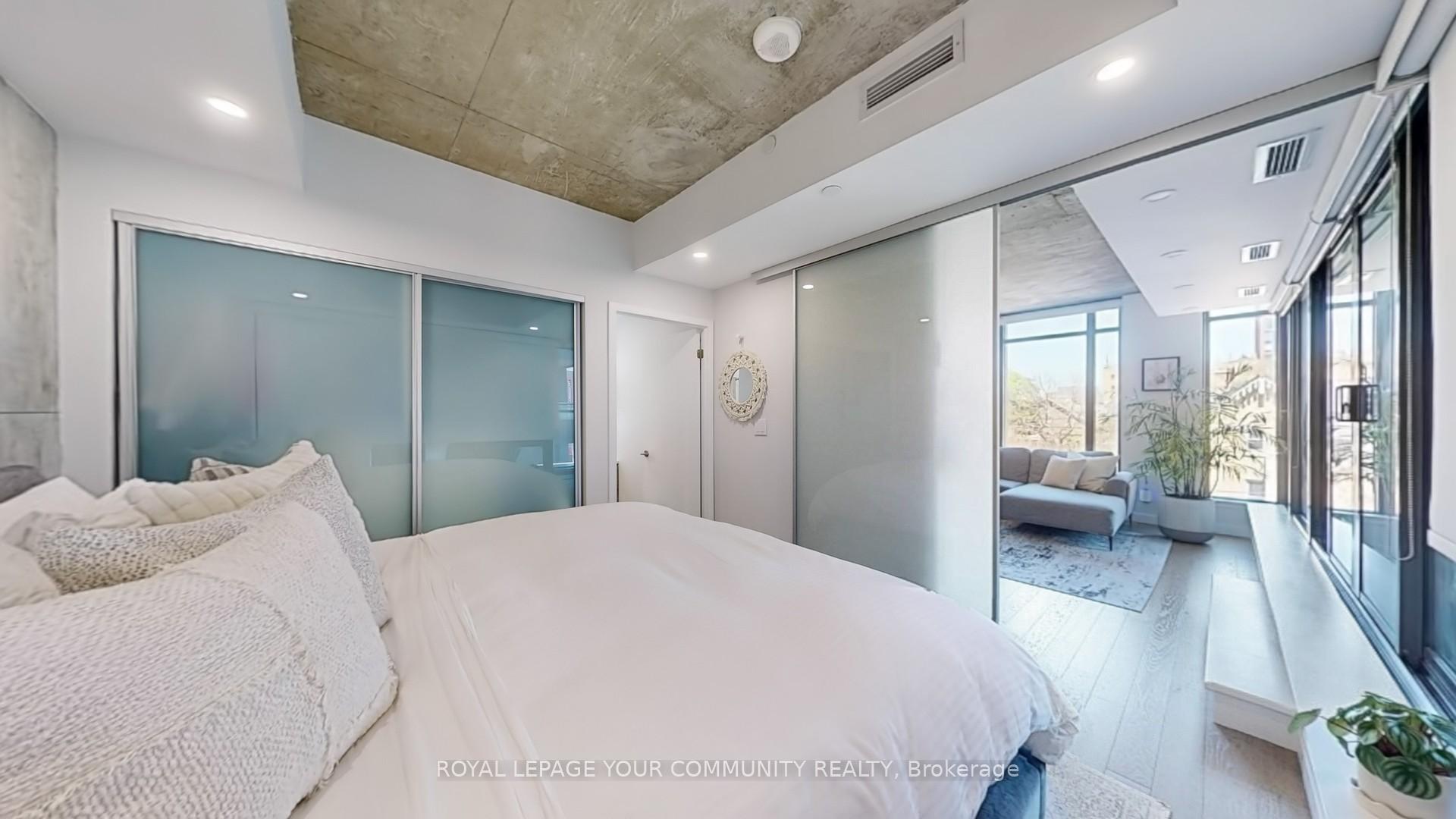 2 Bedrooms Condo at 111 Bathurst, Toronto For sale