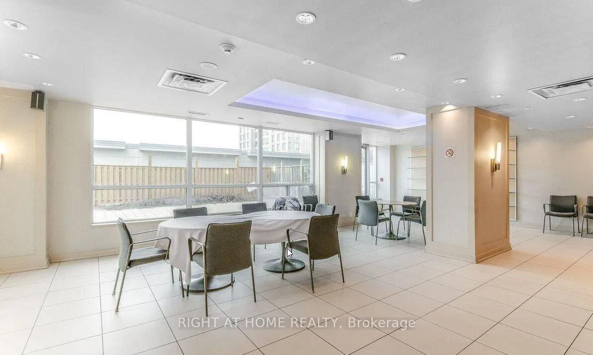 2 Bedrooms Condo at 38 Lee Centre, Toronto For sale
