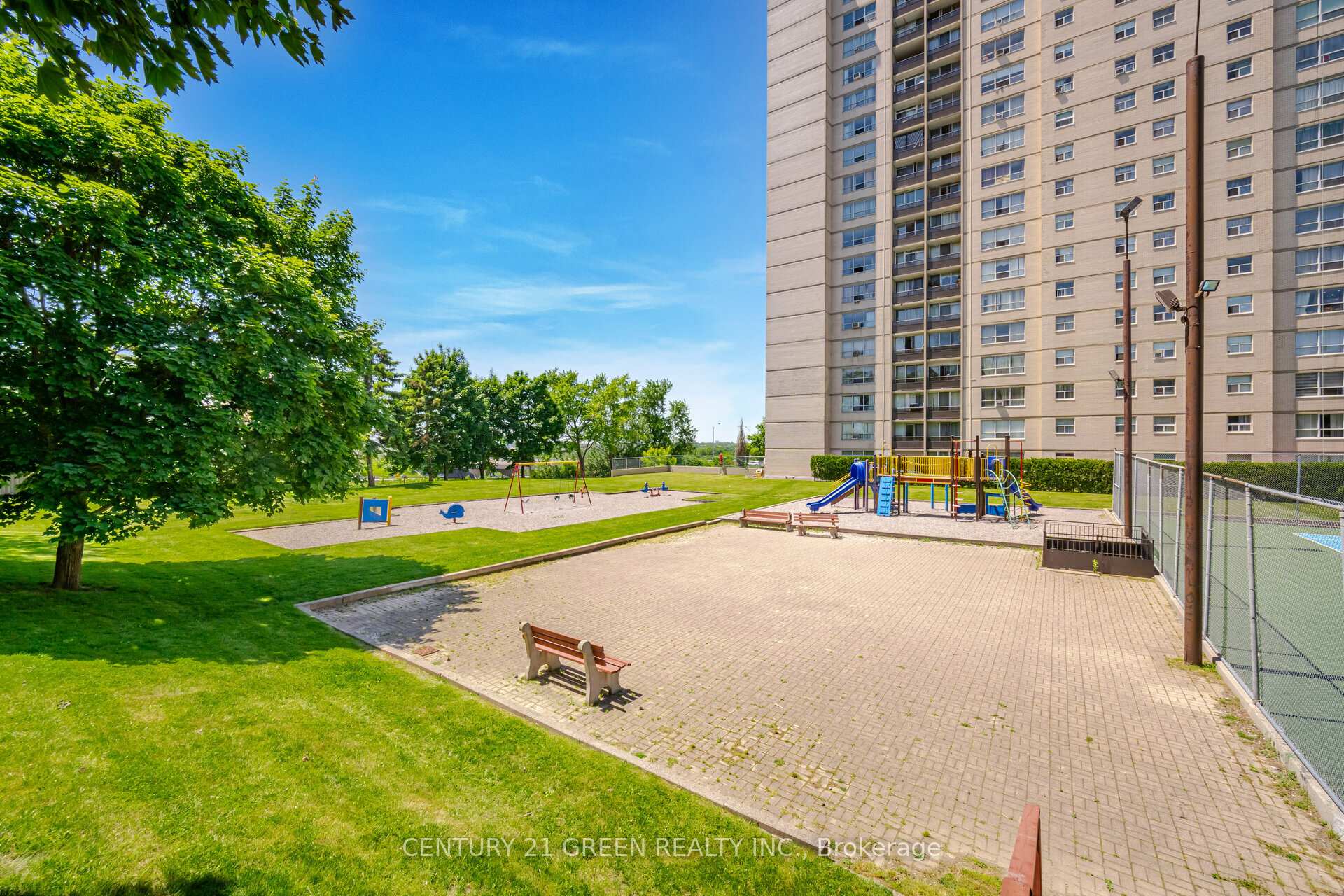 4 Bedrooms Condo at 5 Parkway Forest,  Toronto For sale