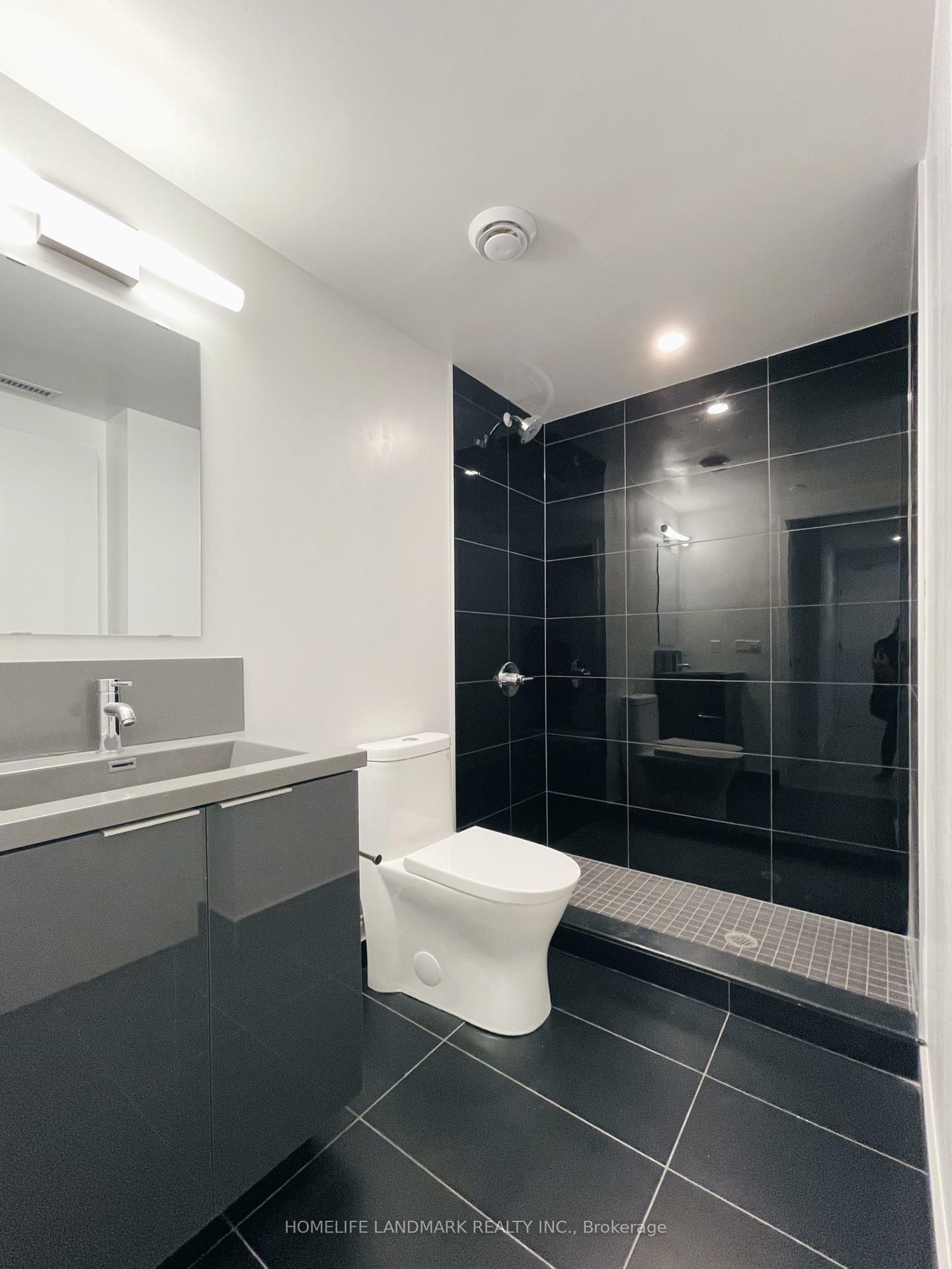 2 Bedrooms Condo at 238 Simcoe,  Toronto For sale