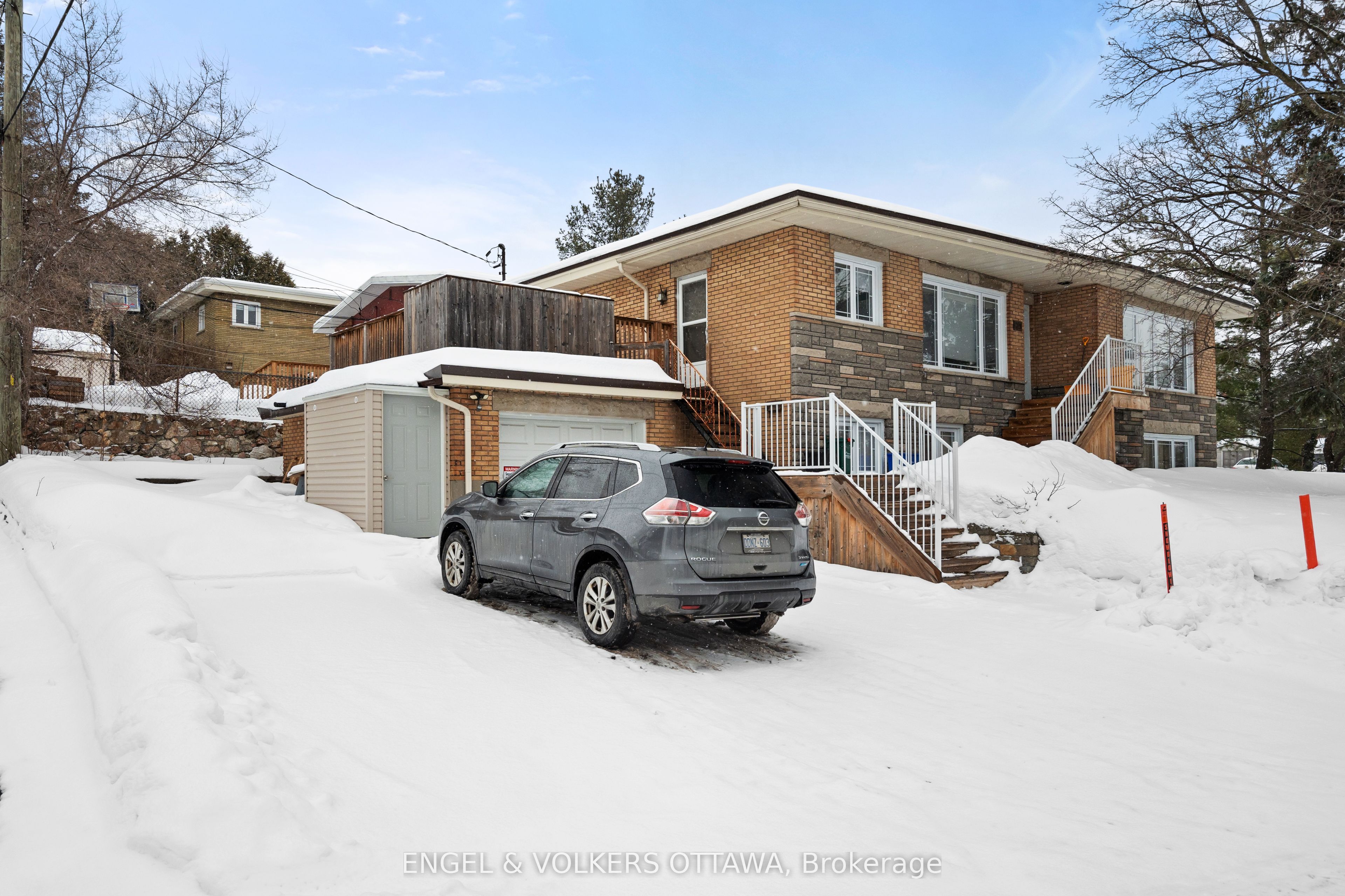 263 Michel Circle, VanierandKingsviewPark, ON K1L 7P4