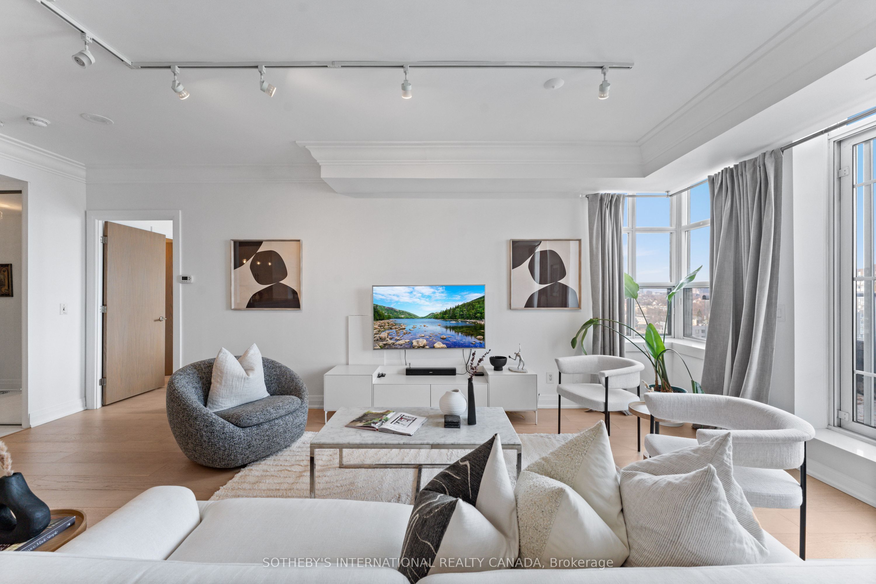 438 Richmond Street W, #1406