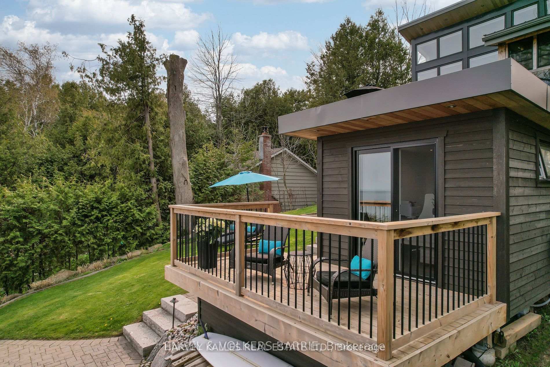 2369 Lakeshore Road E