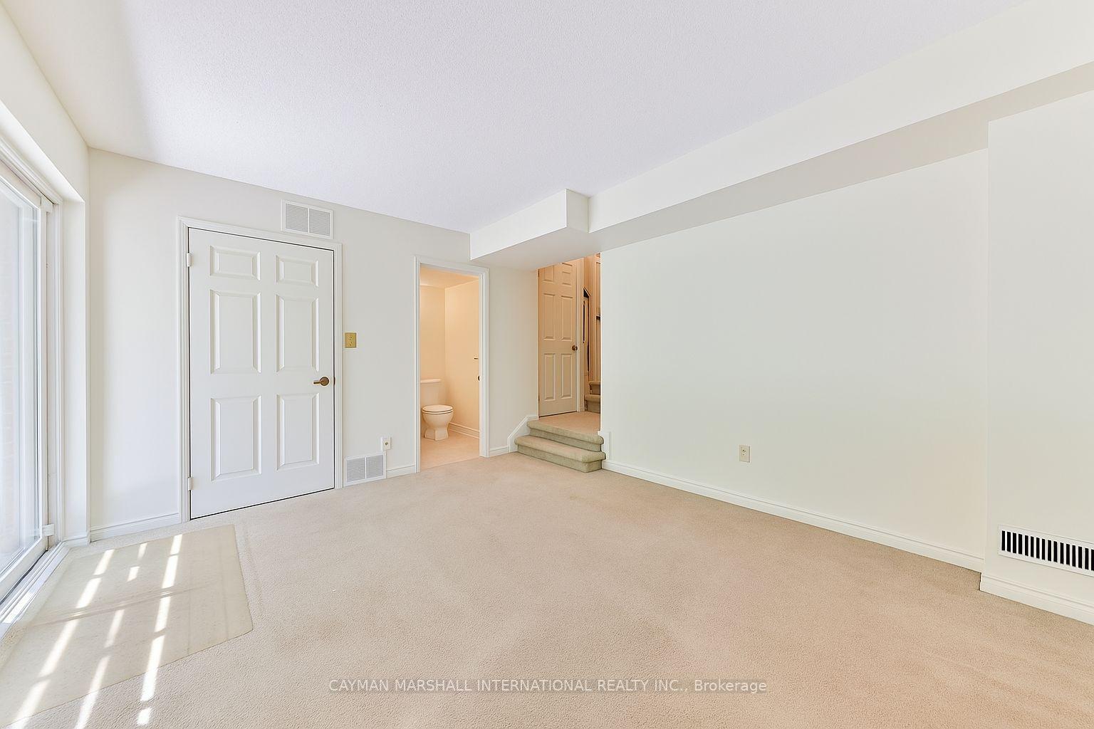 3 Bedrooms Condo at 1160 Walden, Mississauga For sale