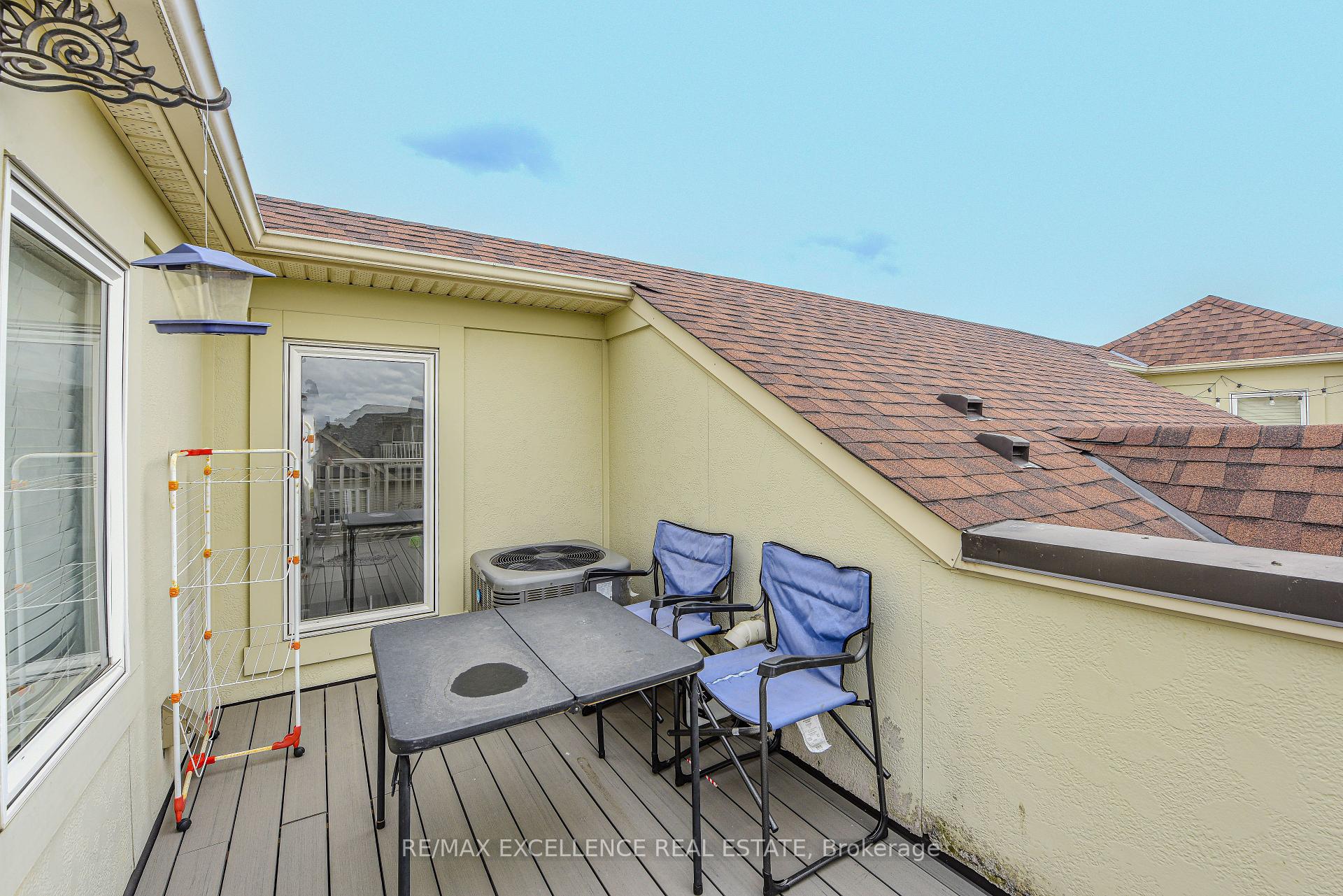3 Bedrooms Condo at 599 Dundas, Mississauga For sale