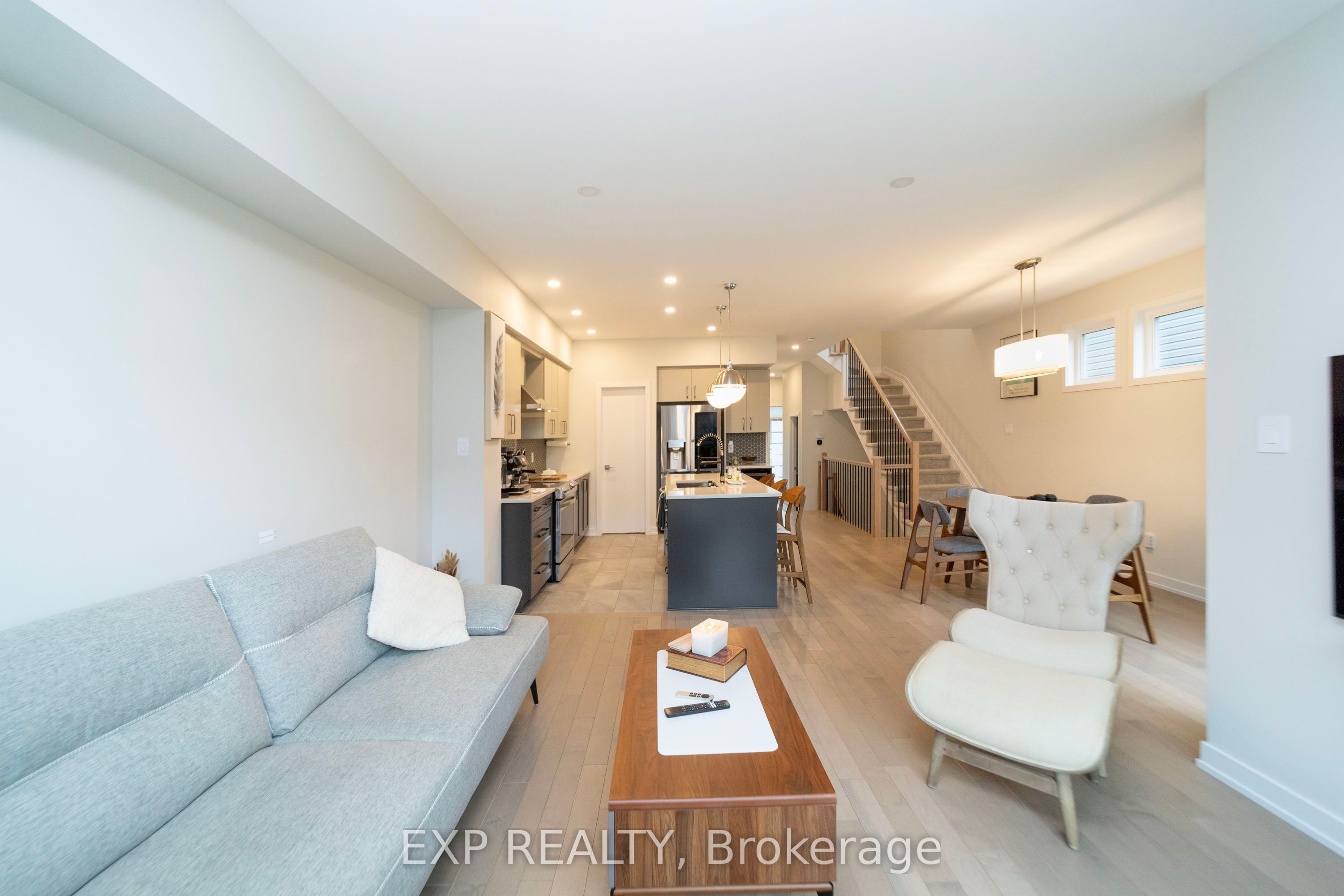 230 FINSBURY Avenue, Stittsville - Munster - Richmond 8203 - Stittsville (South)