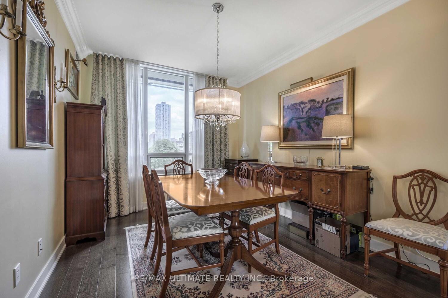 2 Bedrooms Condo at 28 Linden, Toronto For sale