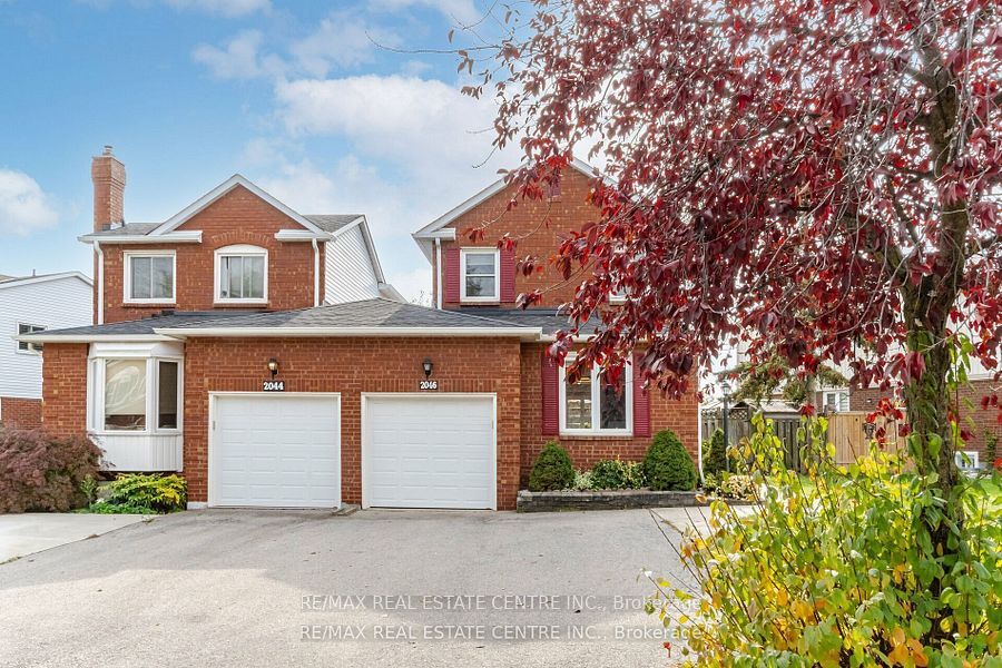 2046 Glenada Crescent, Oakville, ON L6H 4M3