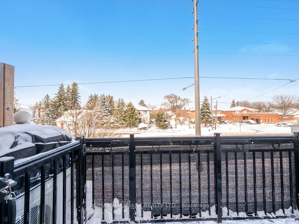 https://trreb-image.ampre.ca/6JanMvkgrWUaq03cA8NZ34ElWjYRHG5r6GxDAf3fr5A/rs:fit:960:960/wm:.5:so:0:50:.4/wmsh:10/wmt:PHNwYW4gZm9yZWdyb3VuZD0nd2hpdGUnIGZvbnQ9JzY4Jz5SRS9NQVggSEFMTE1BUksgUkVBTFRZIExURC4sIEJyb2tlcmFnZTwvc3Bhbj4/L3RycmViL2xpc3RpbmdzLzQwLzYzLzI1Lzk1L3AvNDM1NzBlMjAtNGY4Ni00YzUwLTllOWQtODNkMDU0Y2QyMzgwLmpwZw.jpg