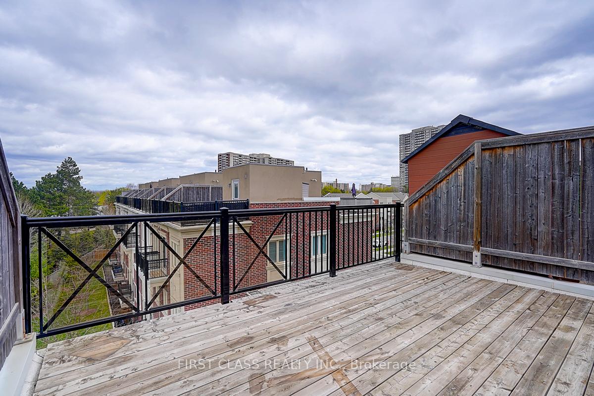3 Bedrooms Condo at 17 Coneflower,  Toronto For sale