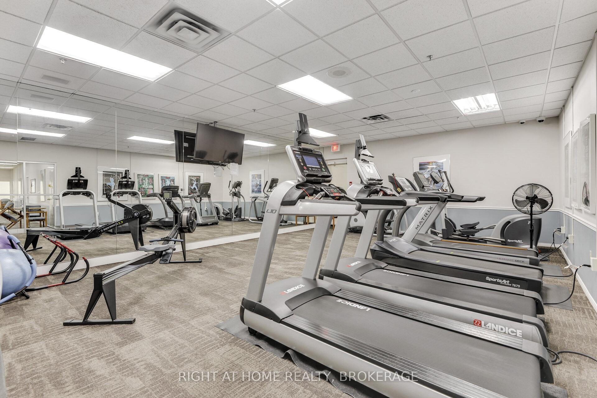 3 Bedrooms Condo at 1276 Maple Crossing, Burlington For sale